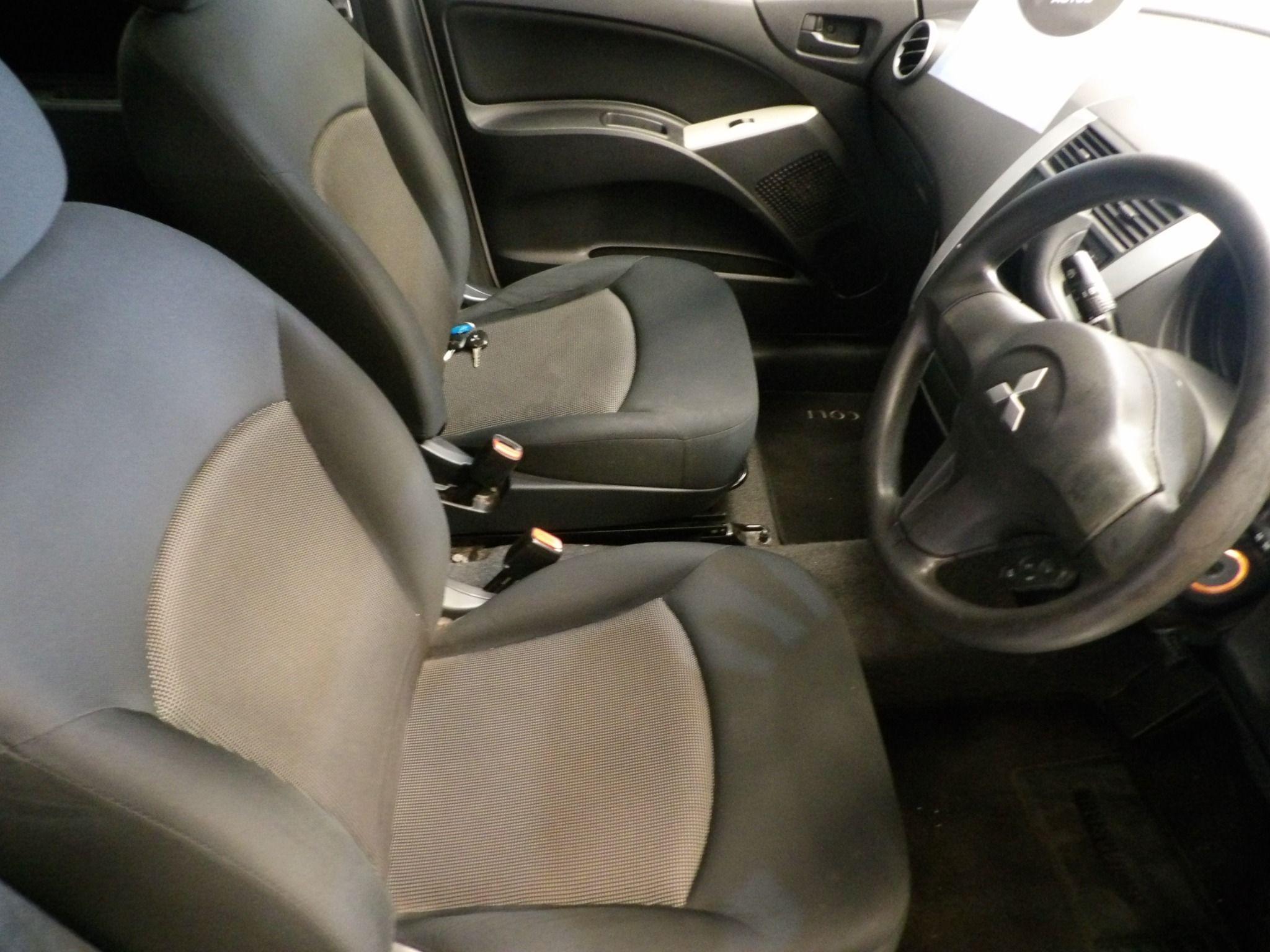 MITSUBISHI COLT
