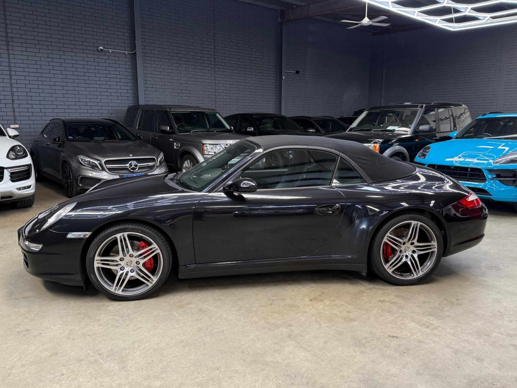 PORSCHE 911