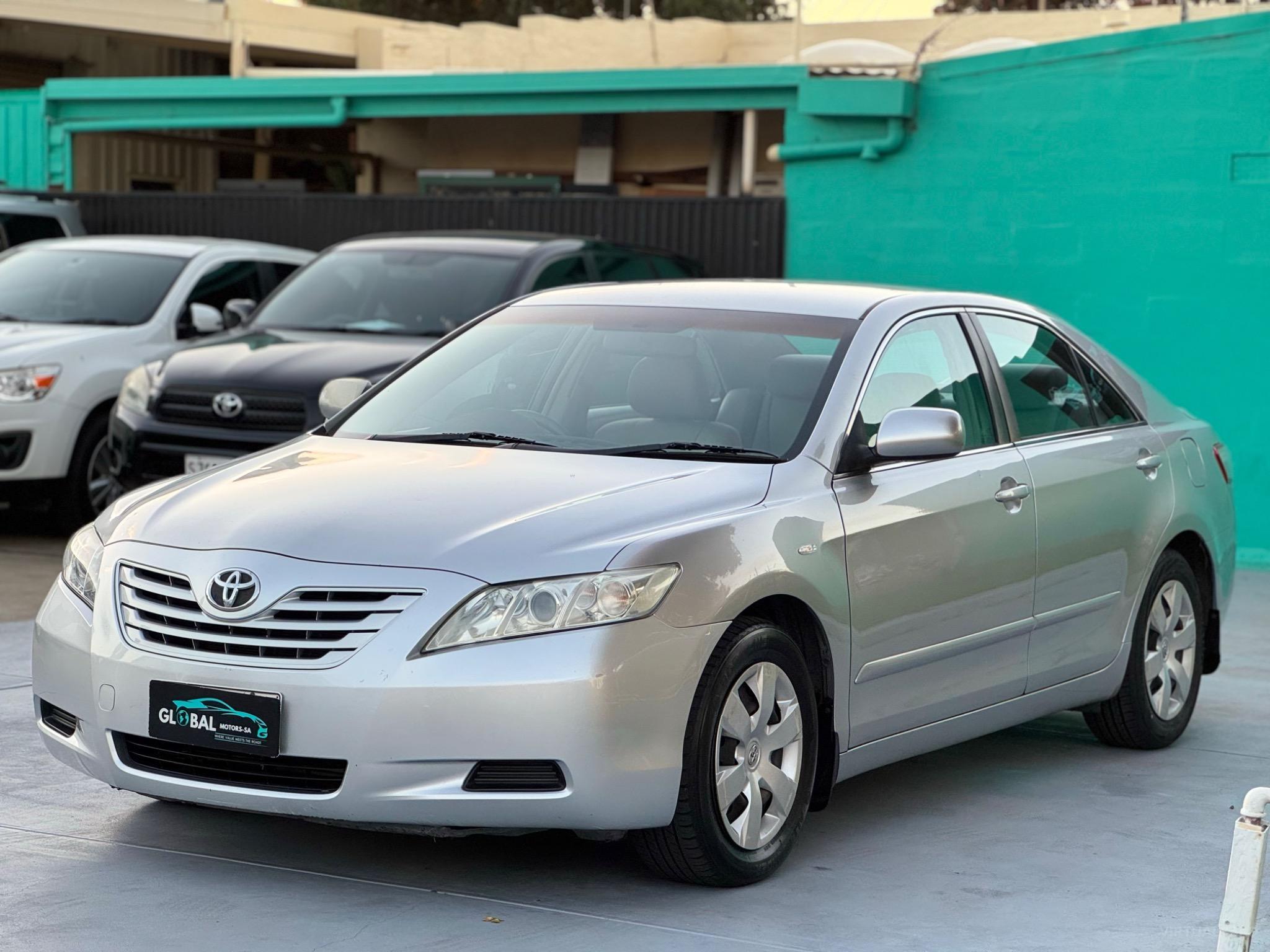 TOYOTA CAMRY