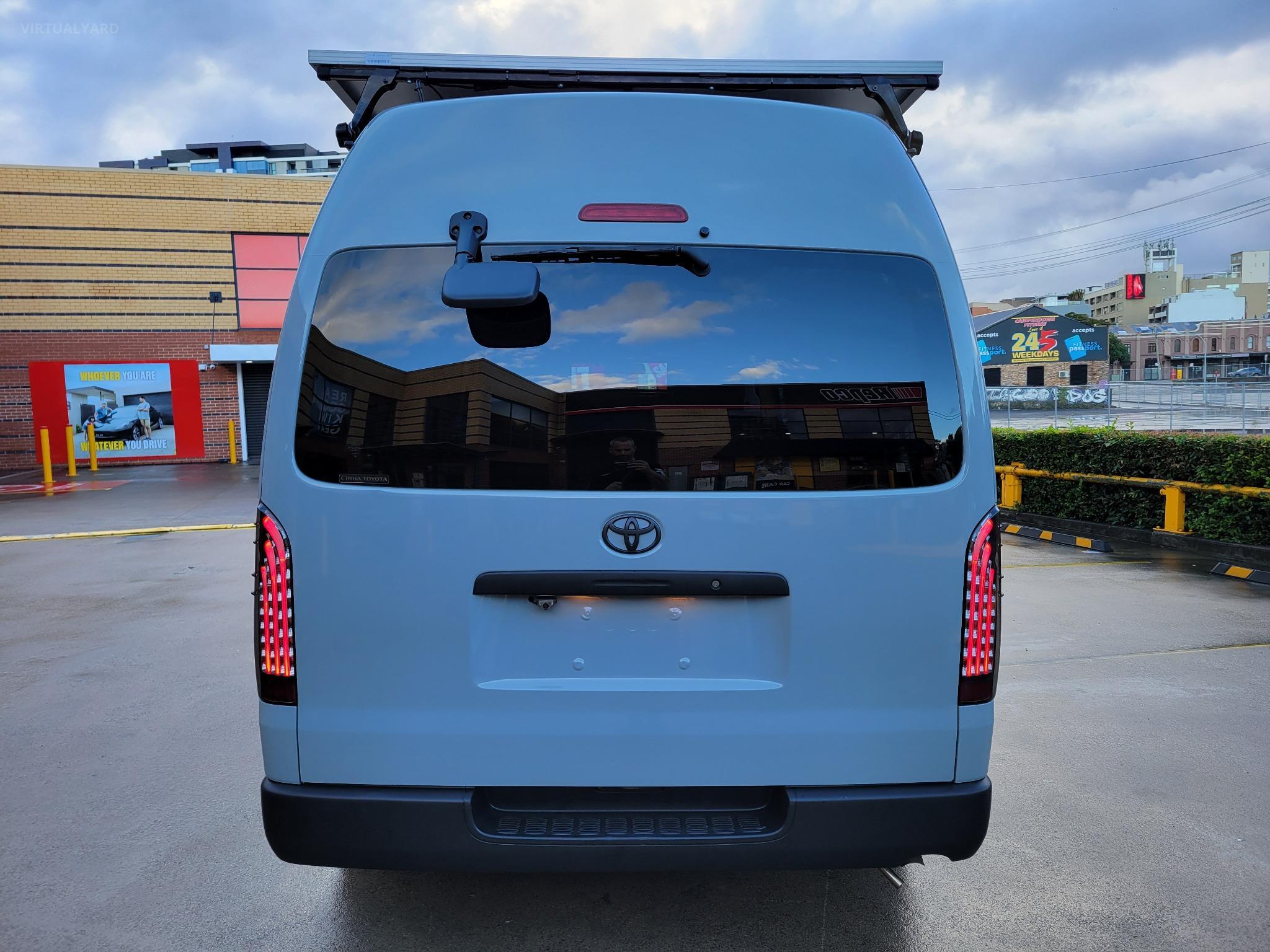 TOYOTA HIACE