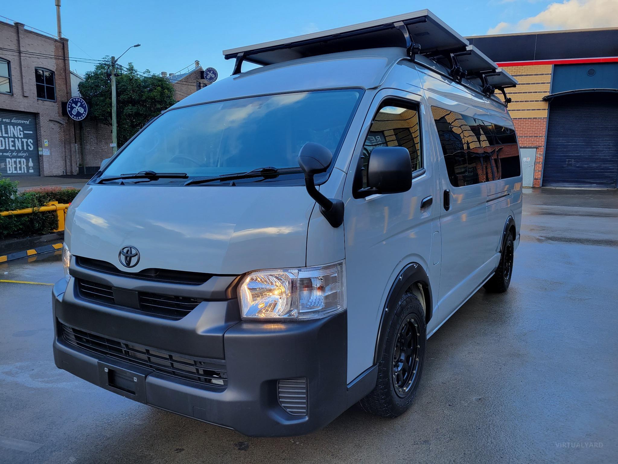 TOYOTA HIACE