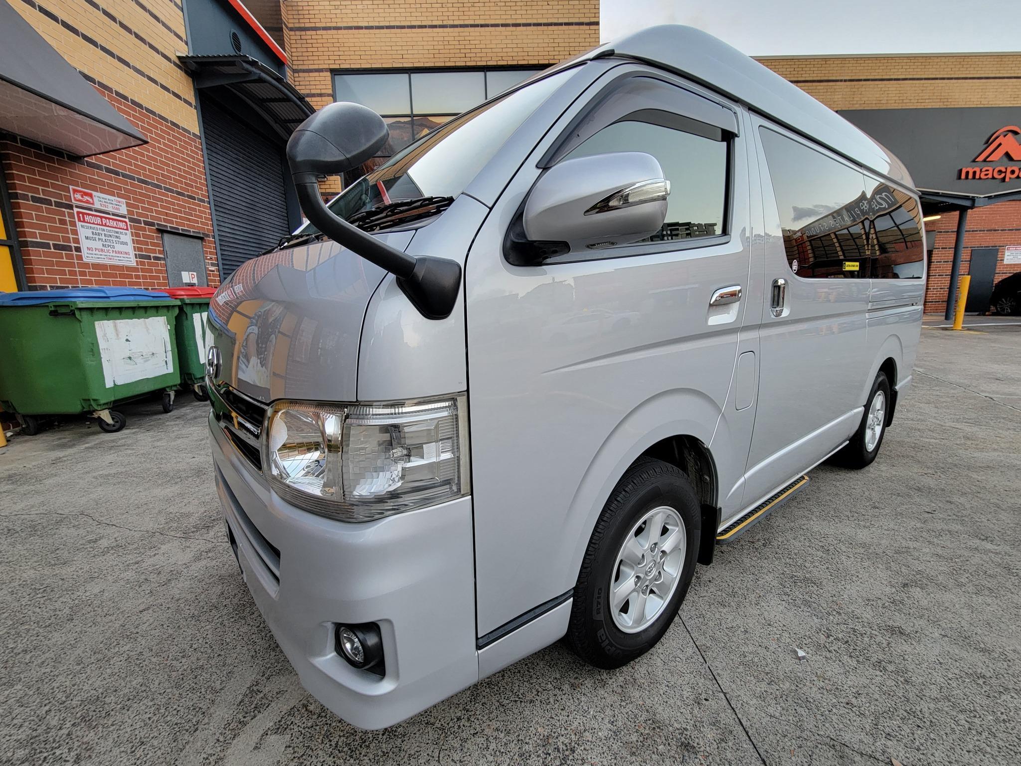 TOYOTA HIACE