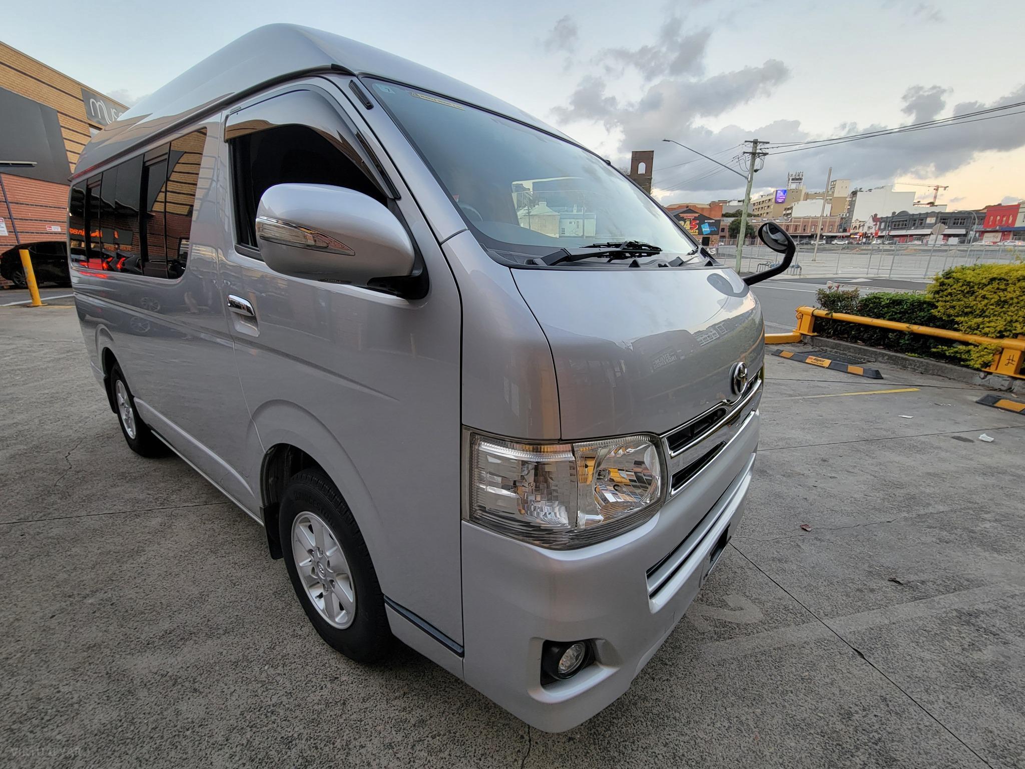 TOYOTA HIACE