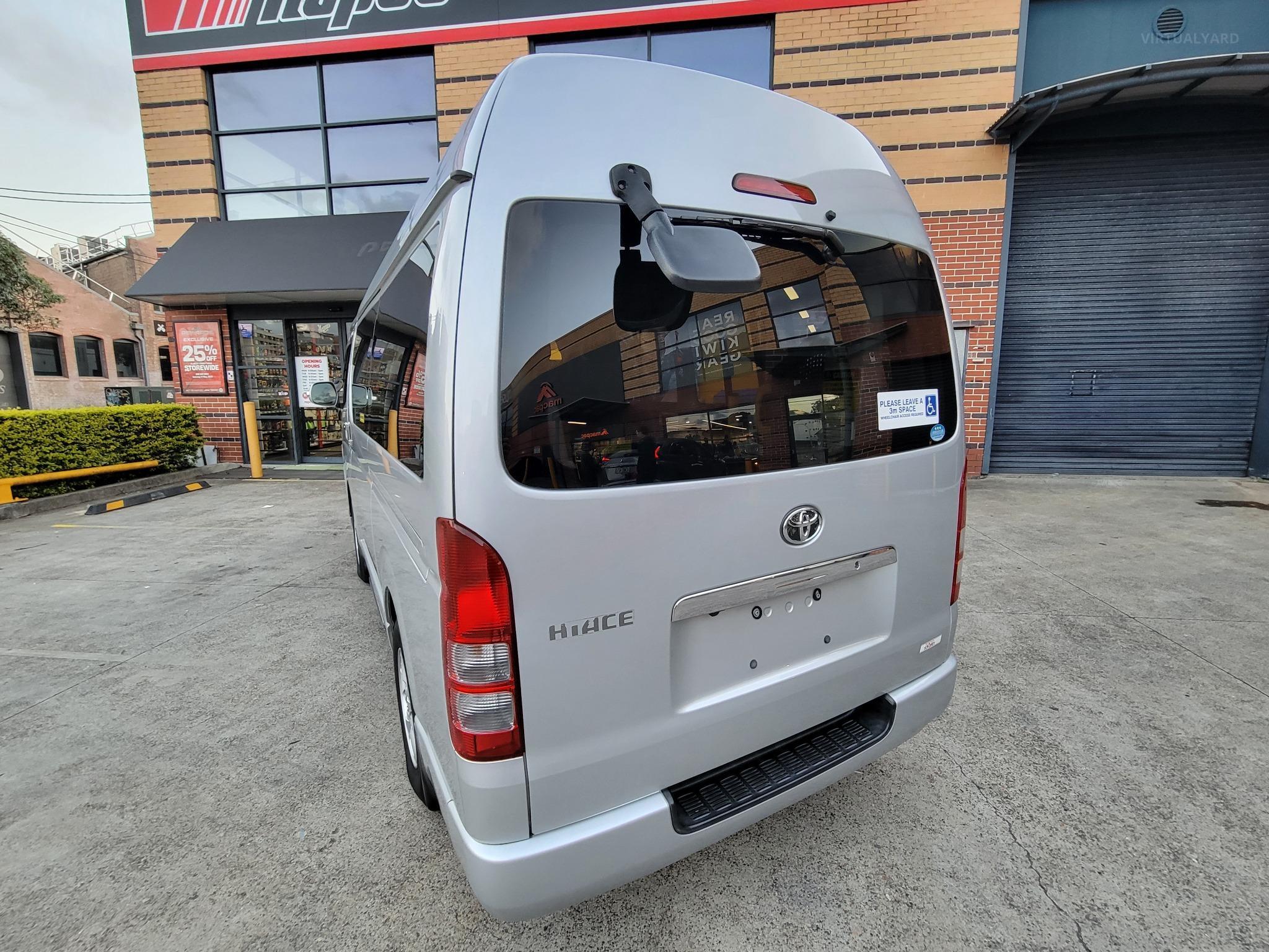 TOYOTA HIACE
