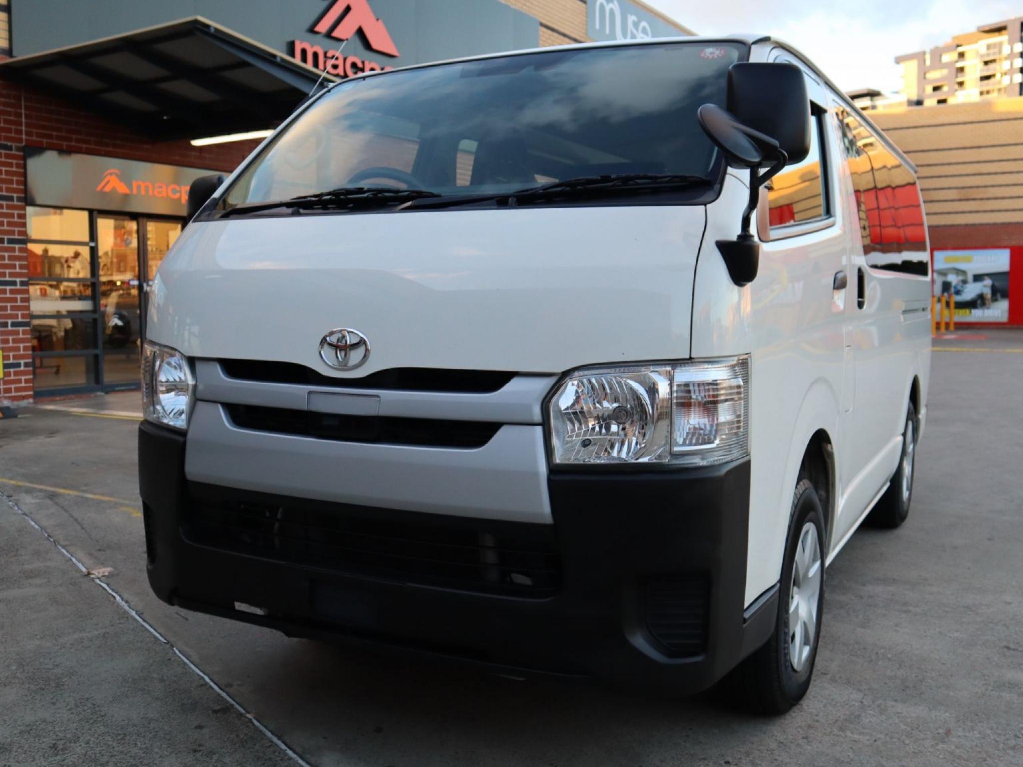 TOYOTA HIACE
