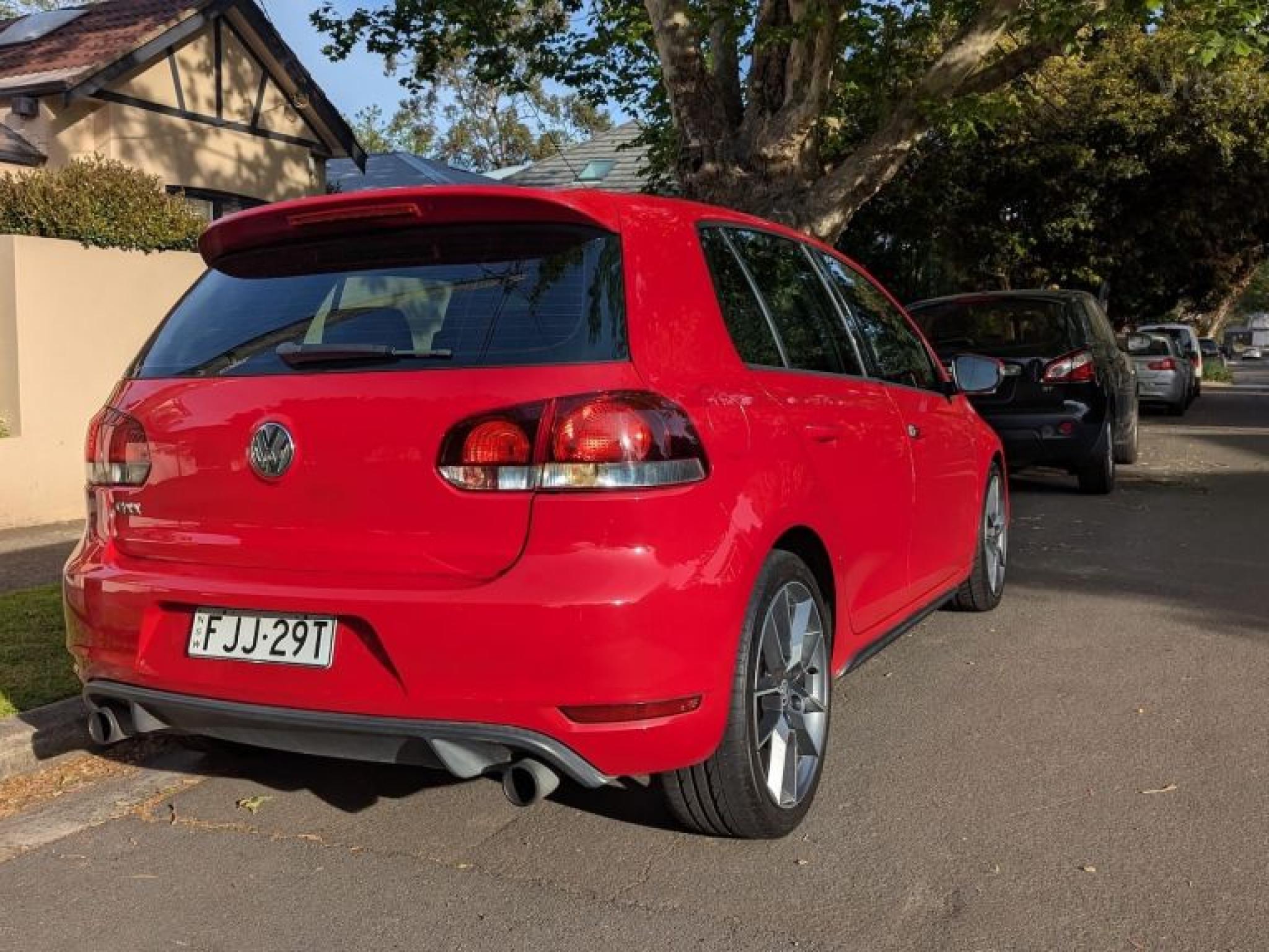 VOLKSWAGEN GOLF