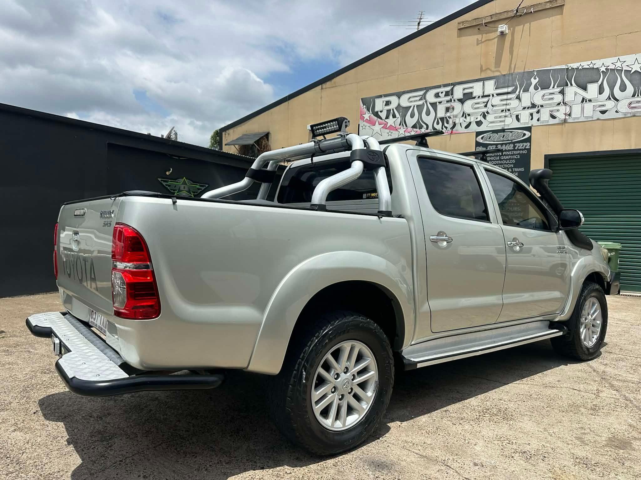 TOYOTA HILUX