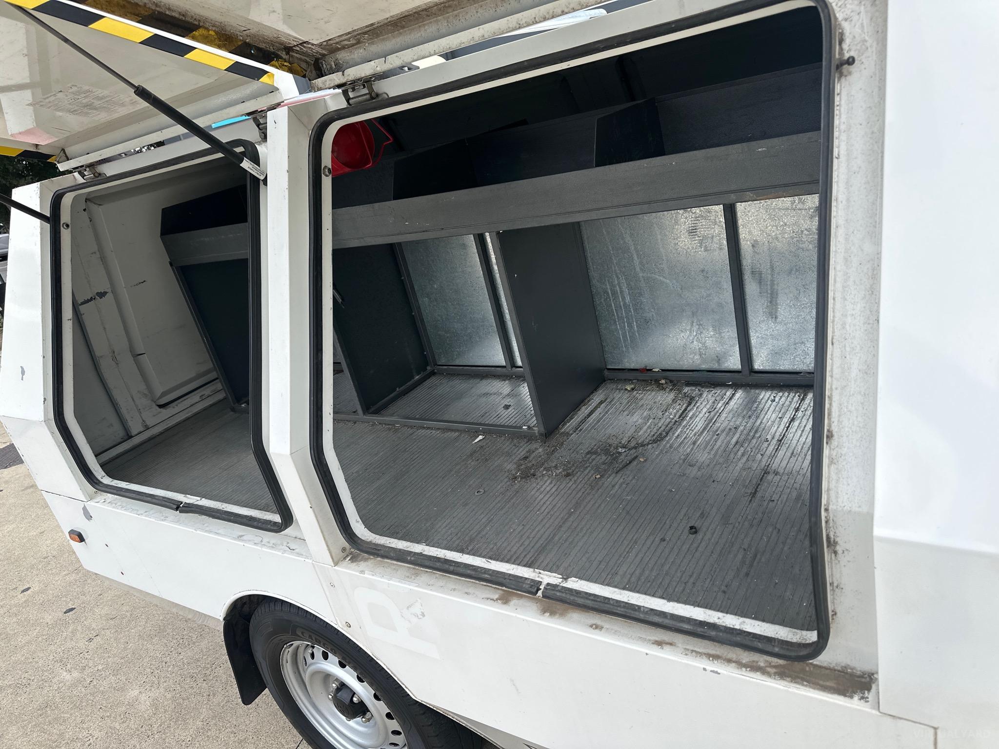 TOYOTA HILUX TGN16R MY12 WORKMATE CAB CHASSIS SINGLE CAB 2DR MAN 5SP, 4X2 1315KG 2.7I image 2