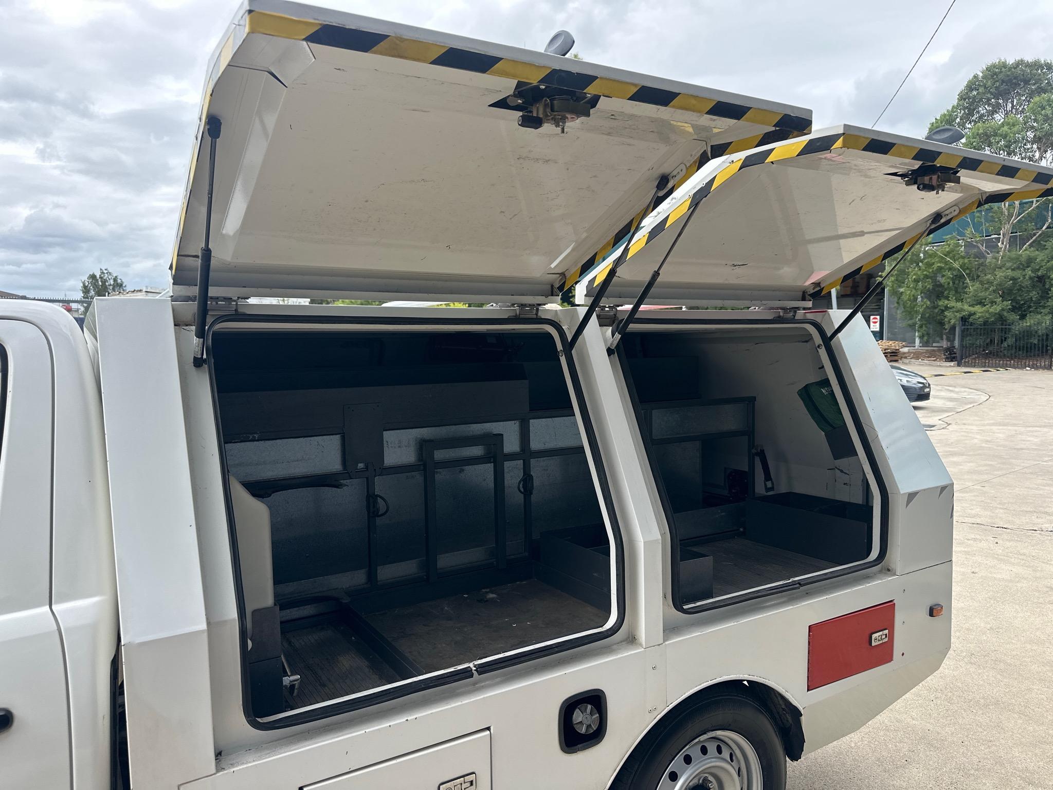 TOYOTA HILUX TGN16R MY12 WORKMATE CAB CHASSIS SINGLE CAB 2DR MAN 5SP, 4X2 1315KG 2.7I image 5