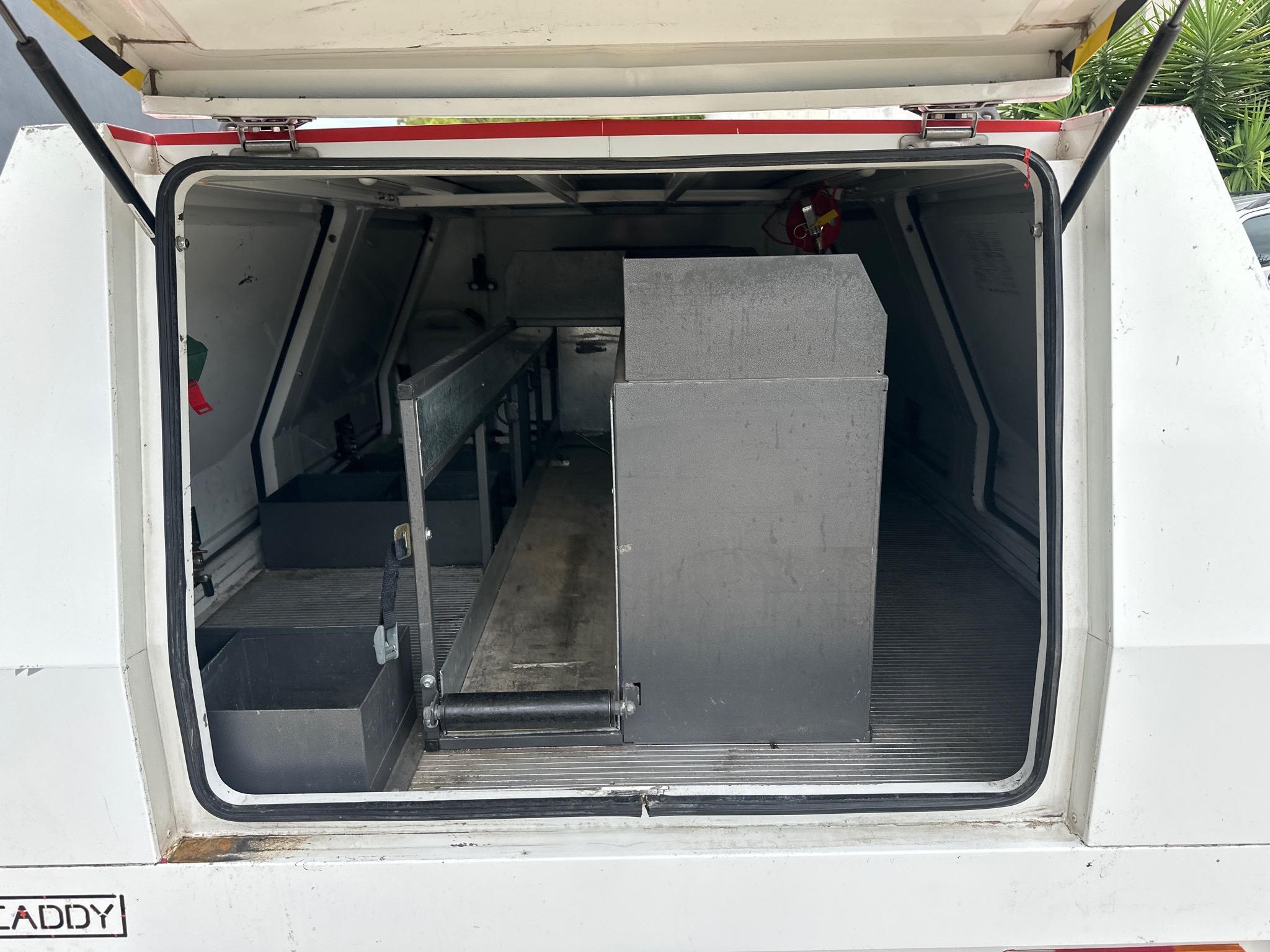TOYOTA HILUX TGN16R MY12 WORKMATE CAB CHASSIS SINGLE CAB 2DR MAN 5SP, 4X2 1315KG 2.7I image 4
