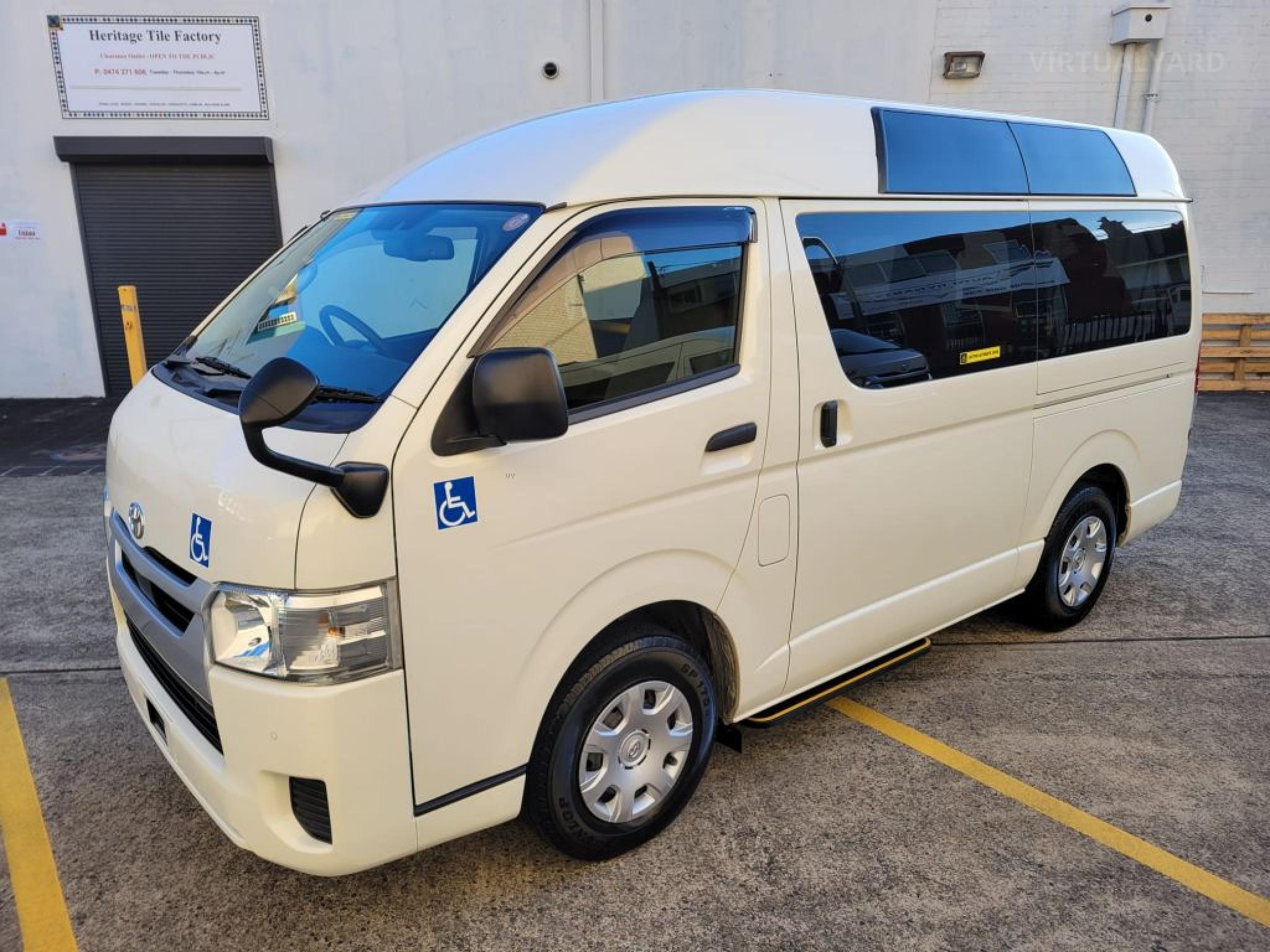 TOYOTA HIACE