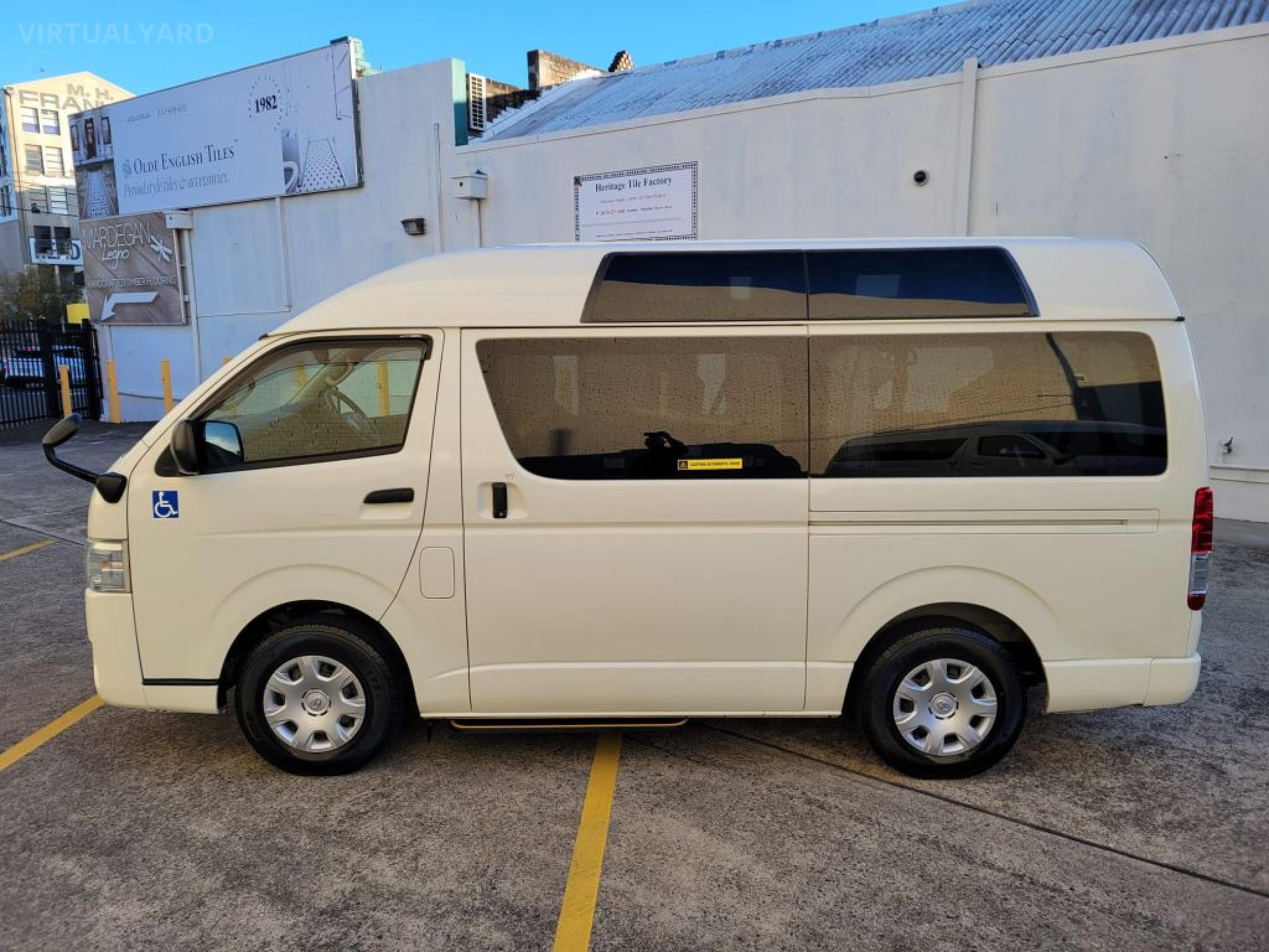 TOYOTA HIACE