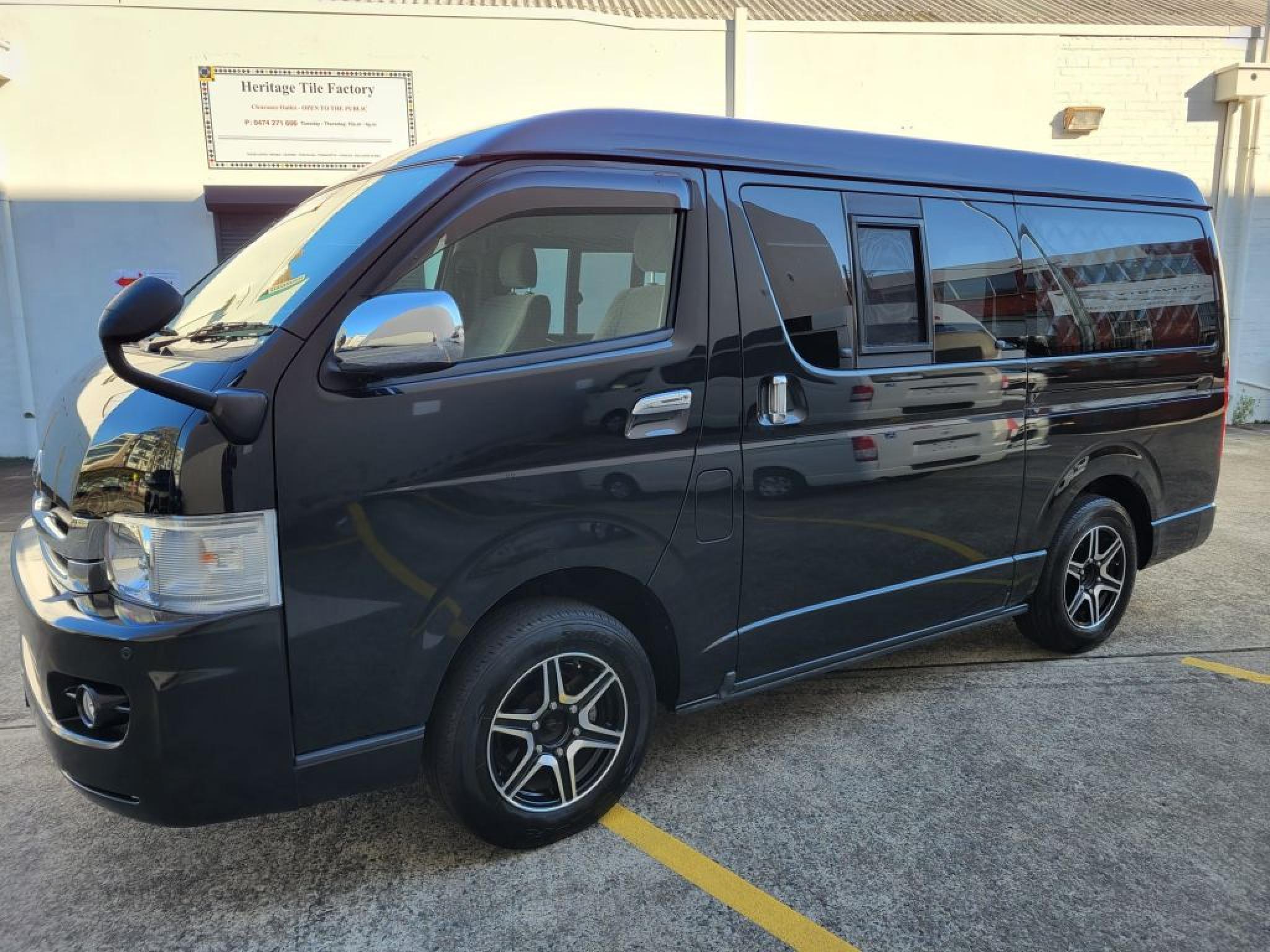 TOYOTA HIACE