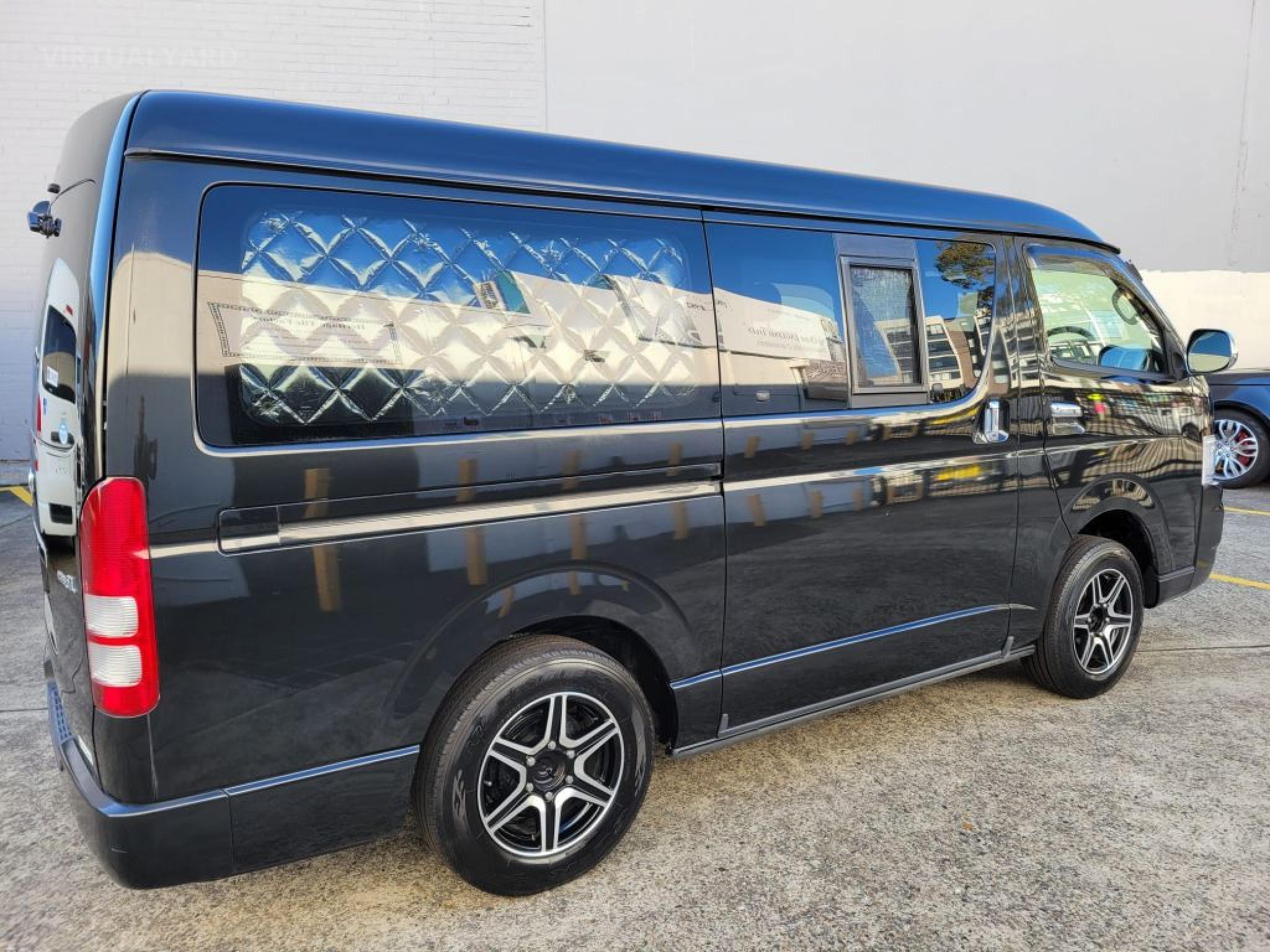 TOYOTA HIACE