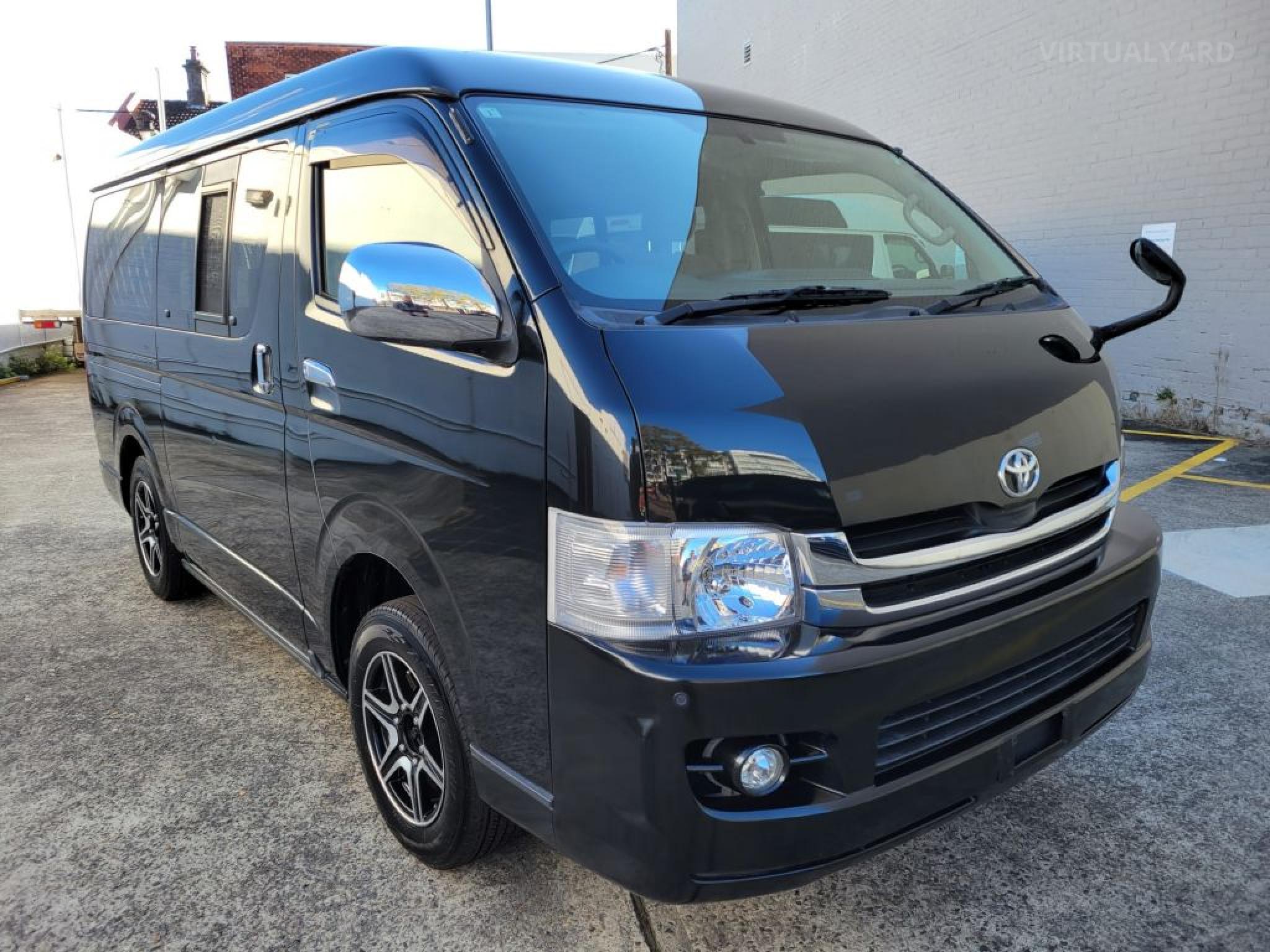 TOYOTA HIACE