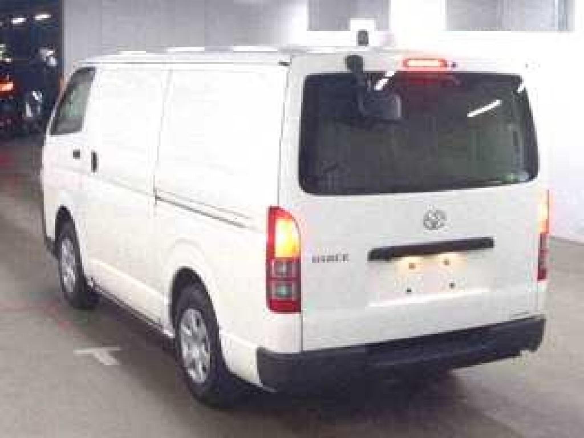 TOYOTA HIACE