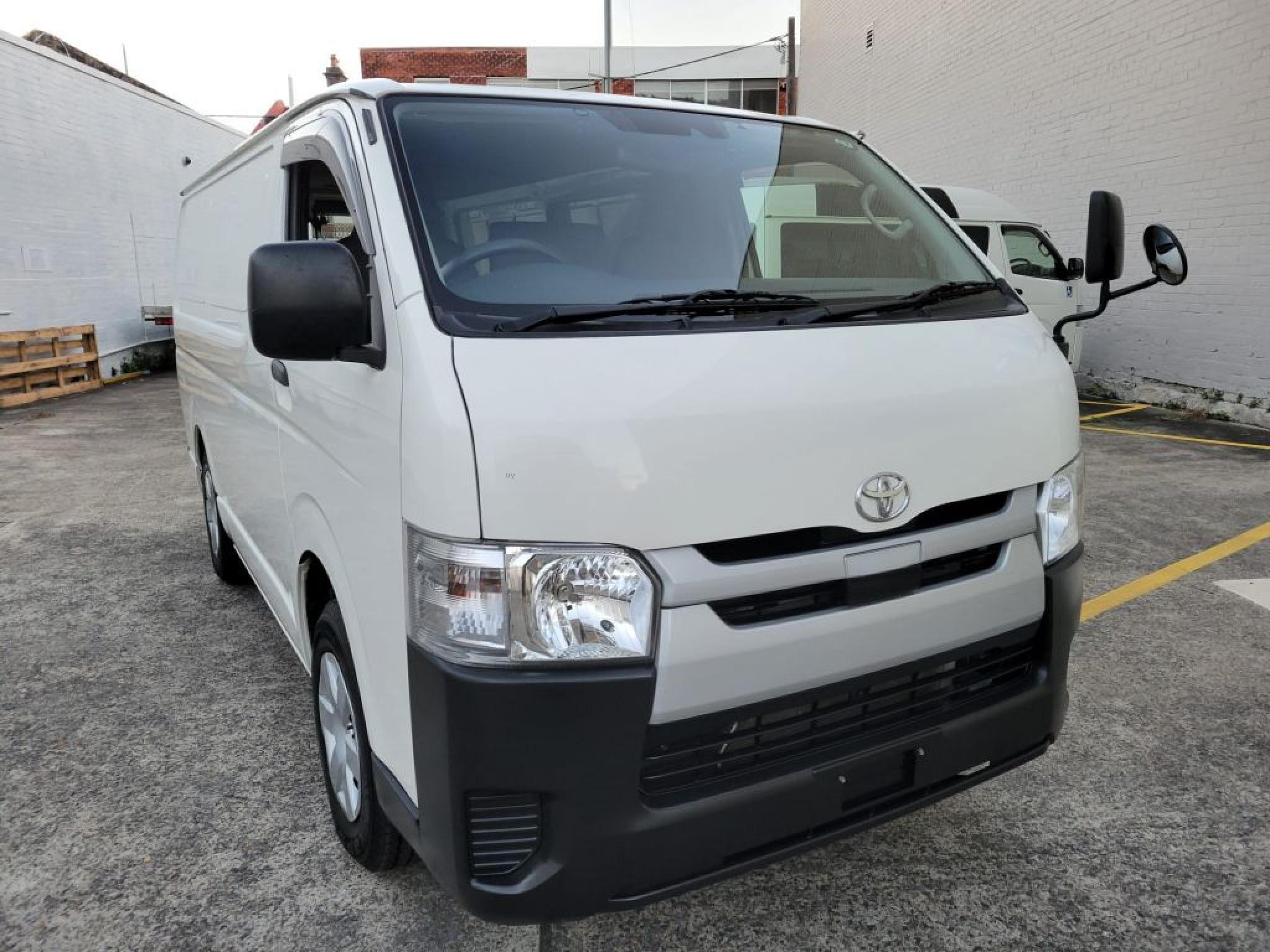 TOYOTA HIACE