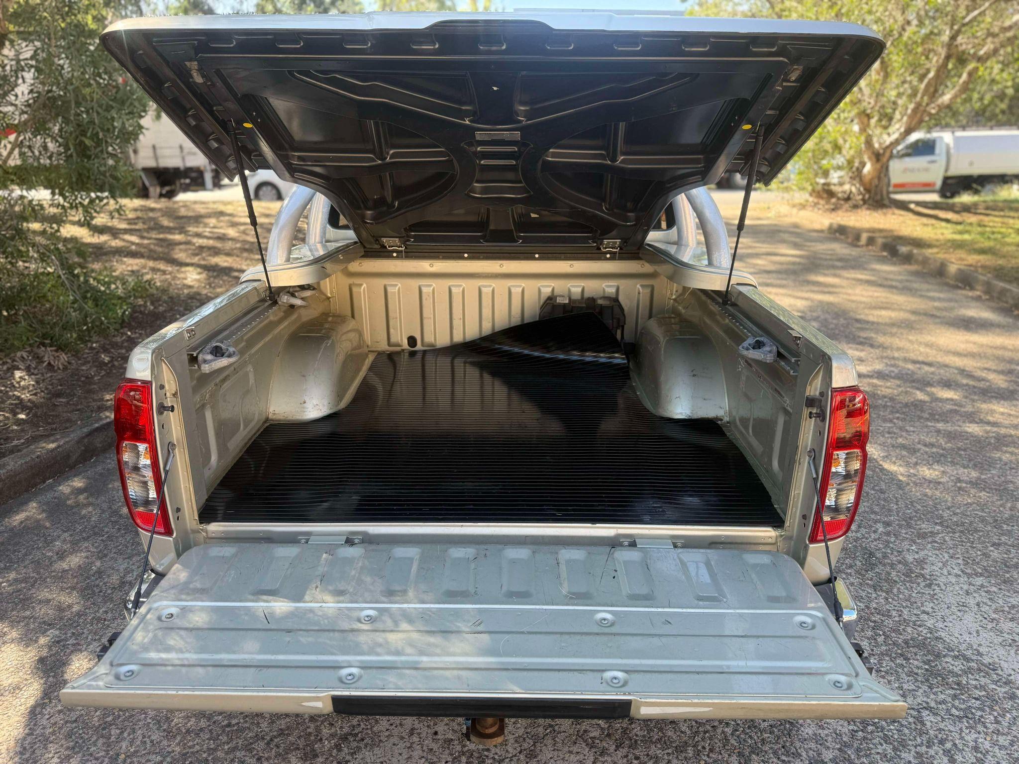 NISSAN NAVARA