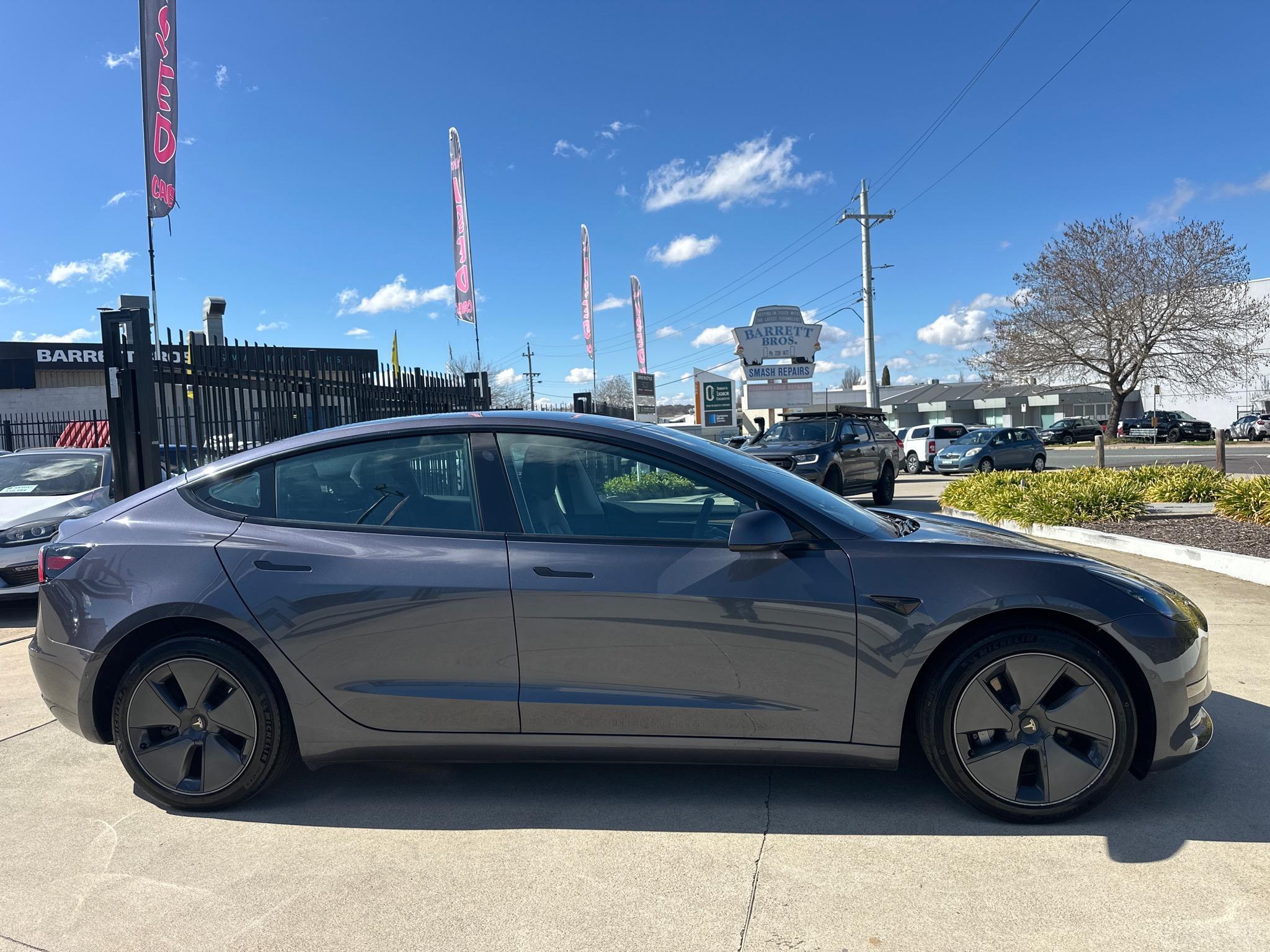 TESLA MODEL 3
