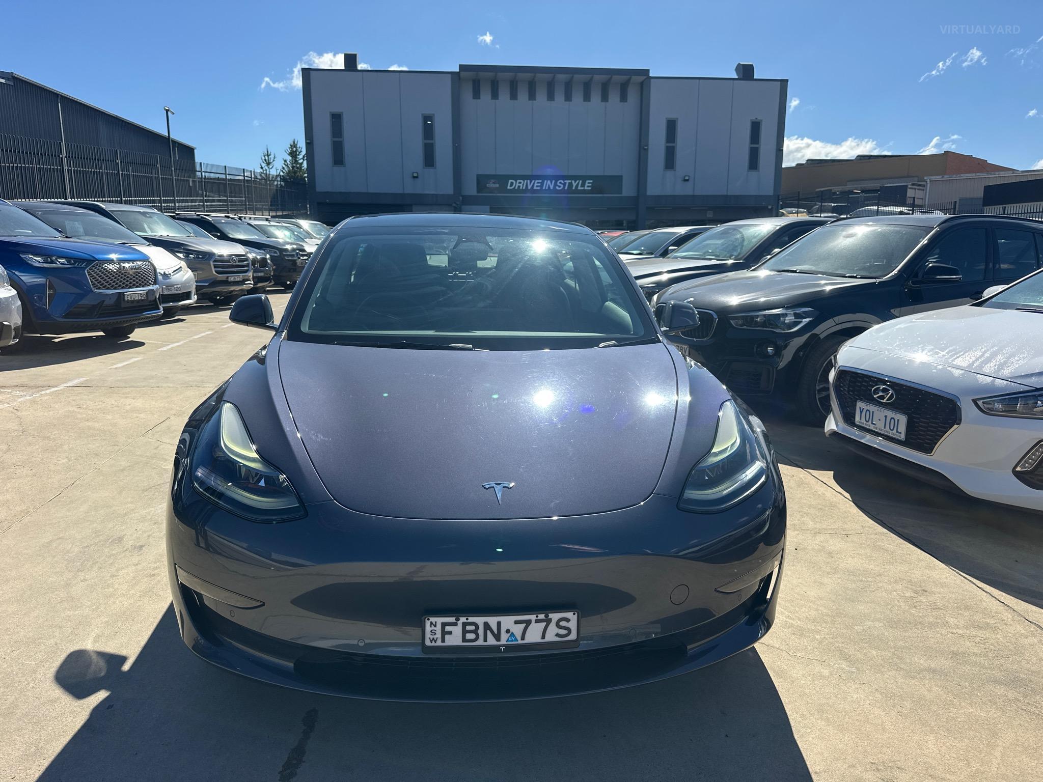 TESLA MODEL 3