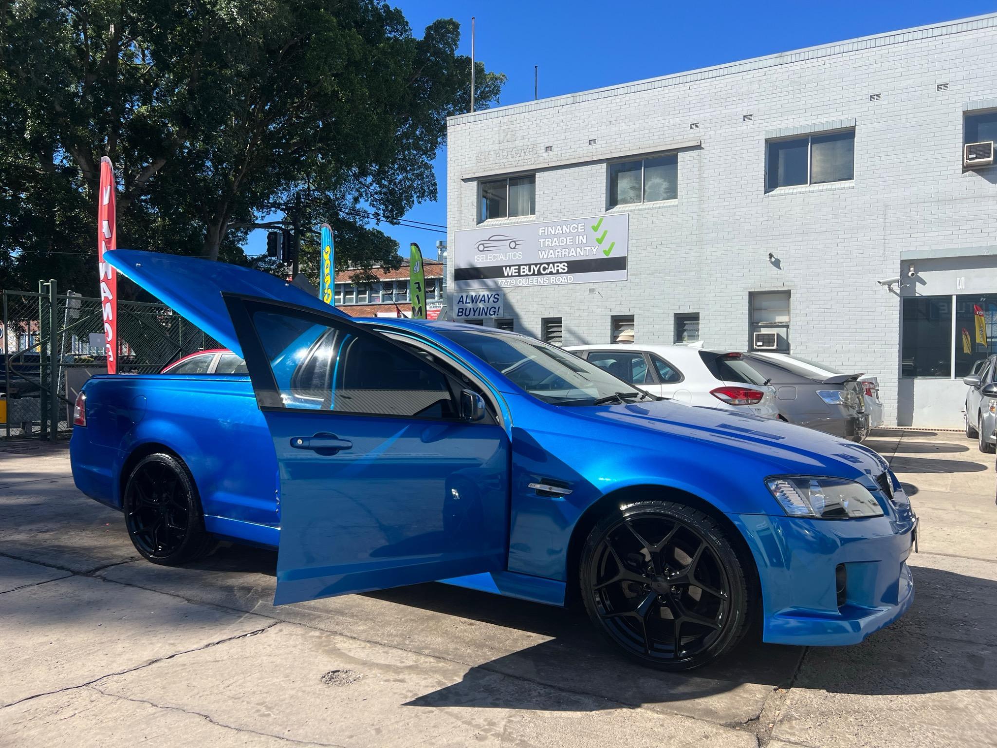 HOLDEN COMMODORE