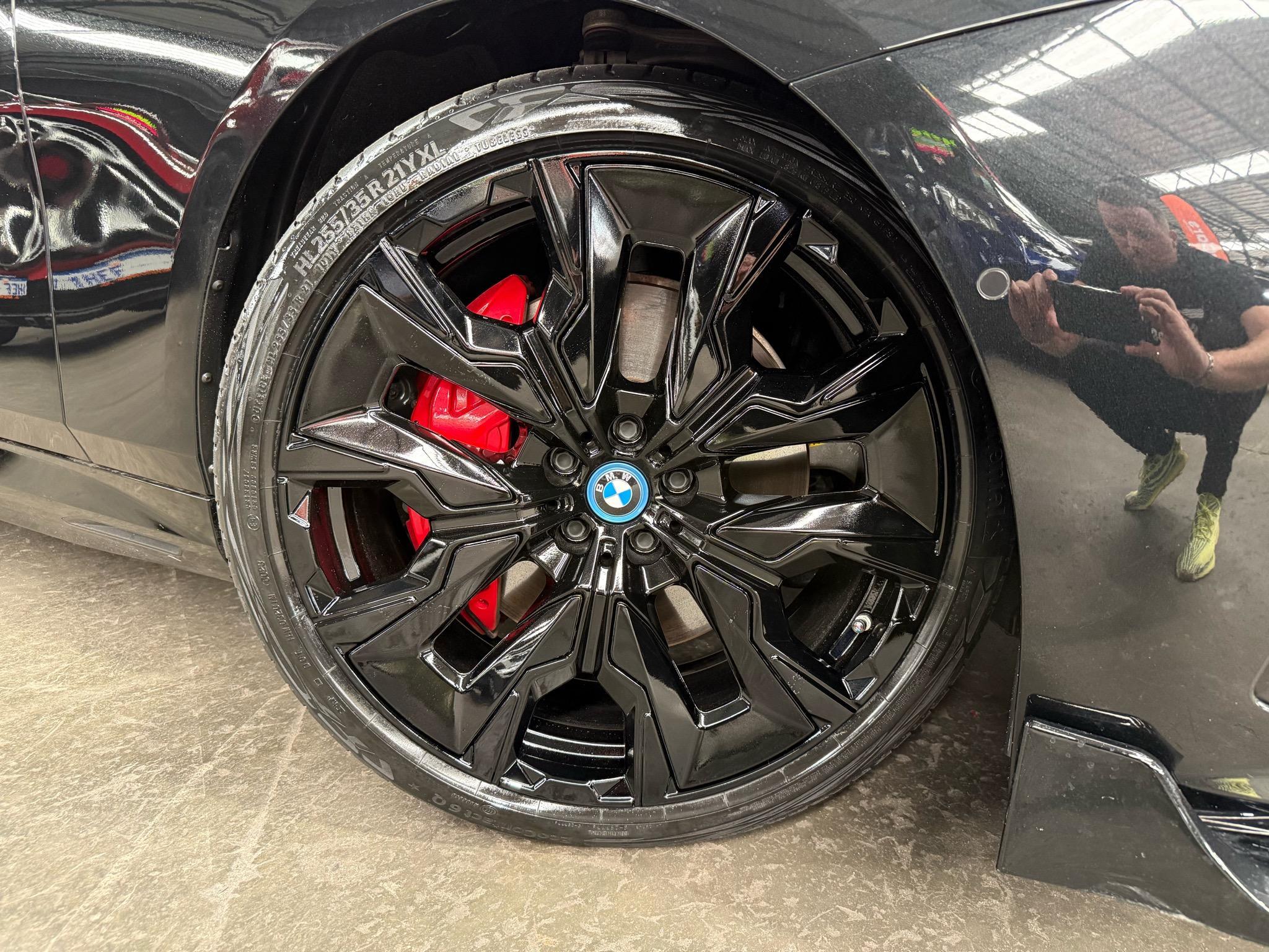 BMW i5