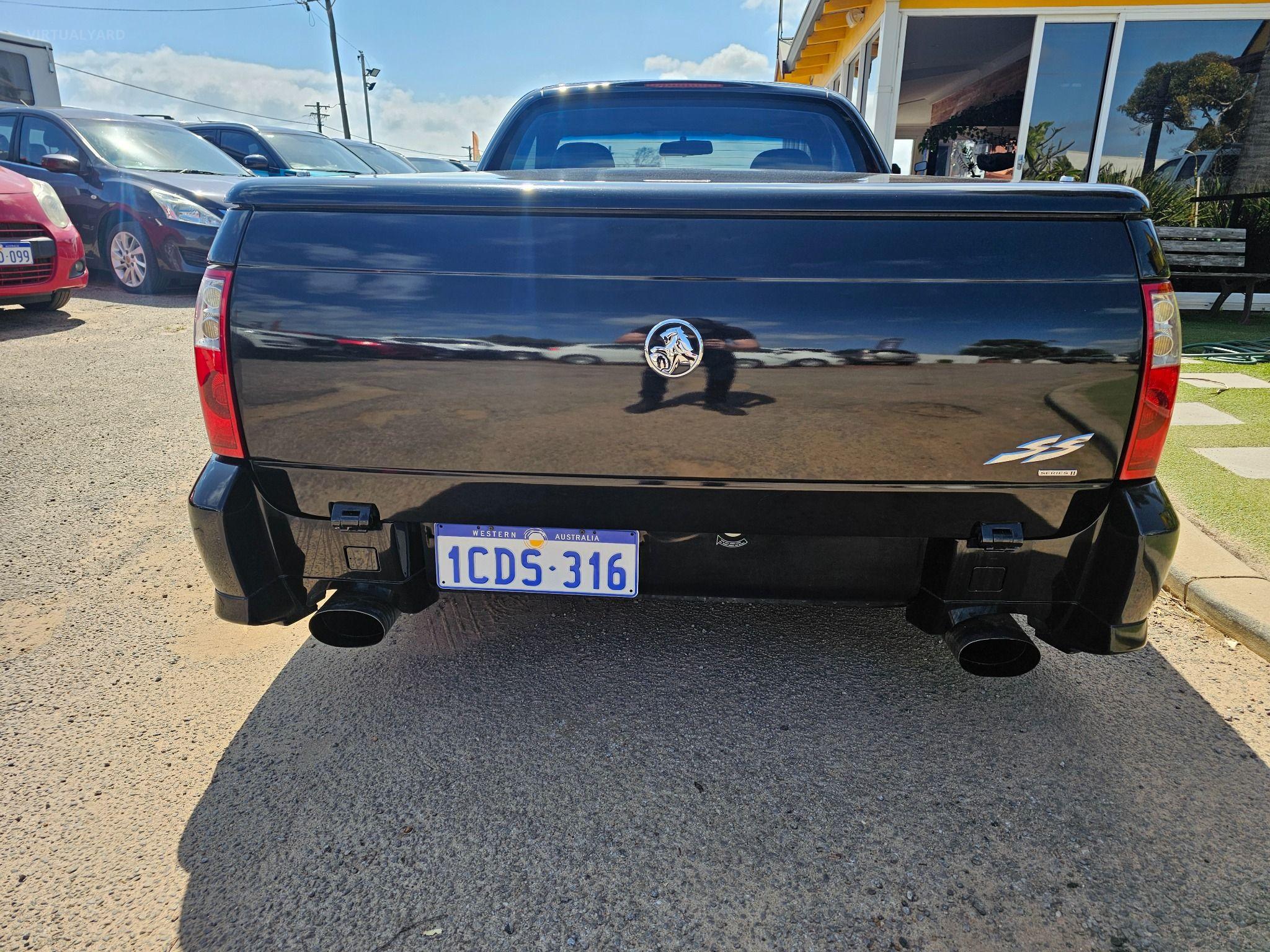 HOLDEN COMMODORE