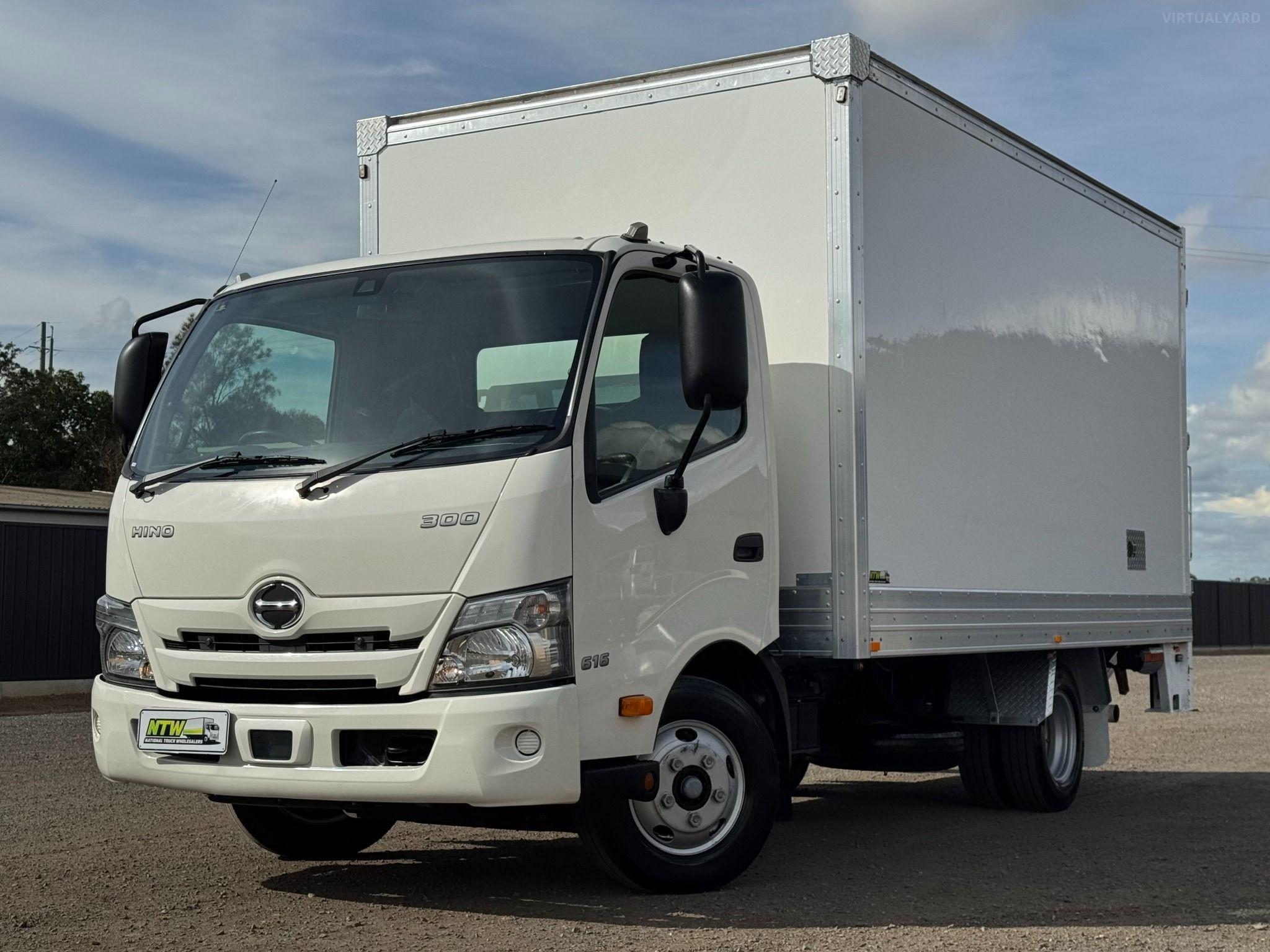 Hino 300 Series 616 Medium