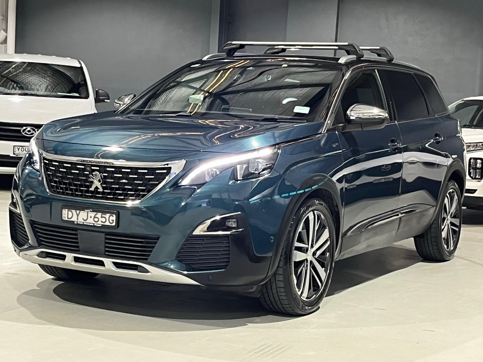 PEUGEOT 5008
