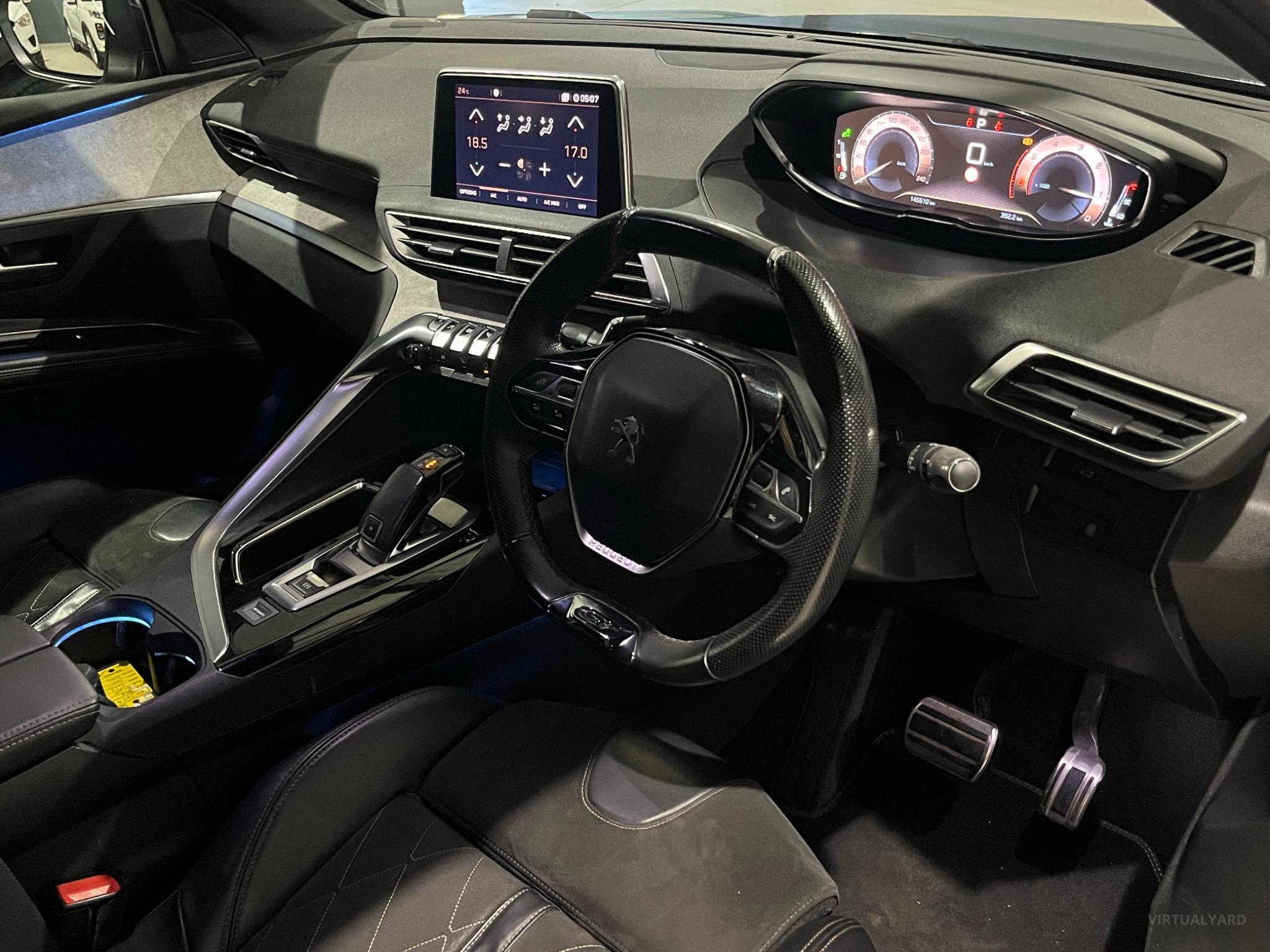 PEUGEOT 5008
