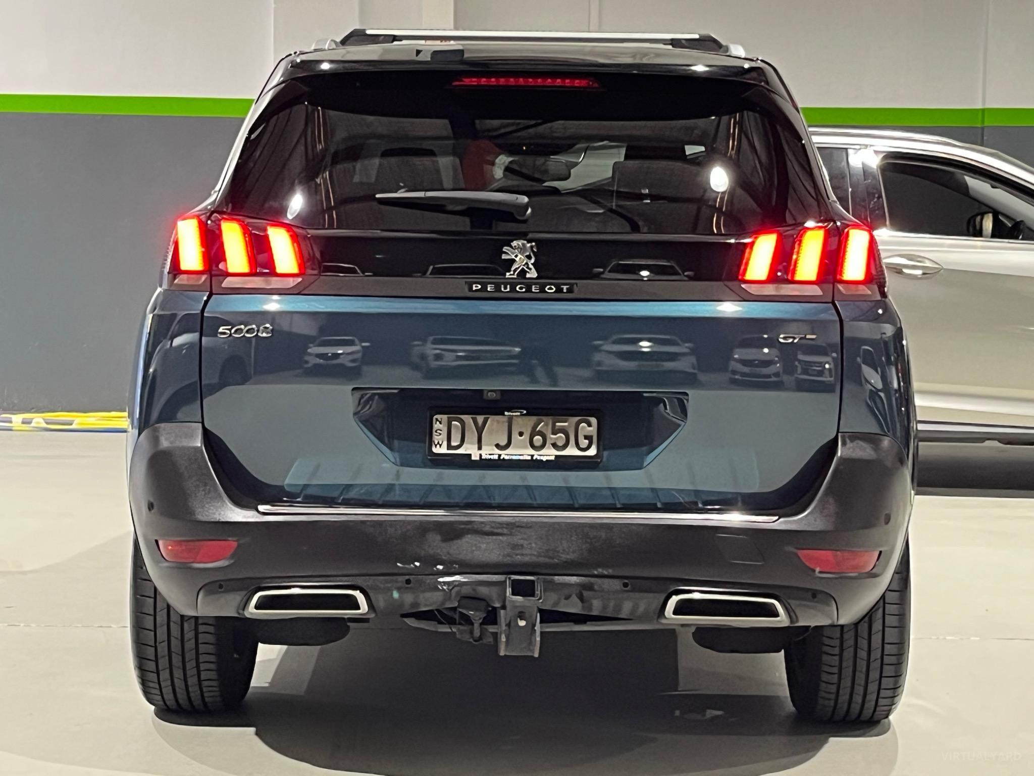 PEUGEOT 5008