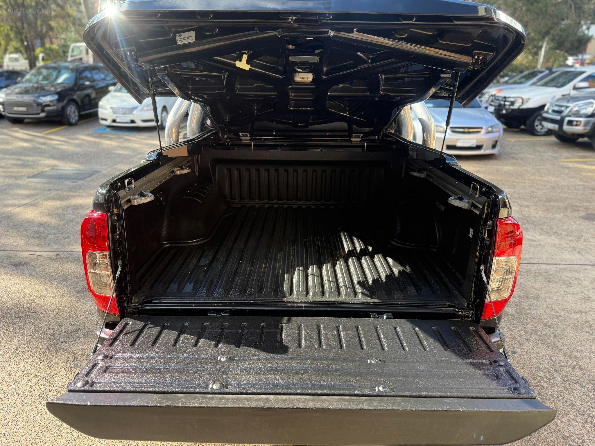 NISSAN NAVARA