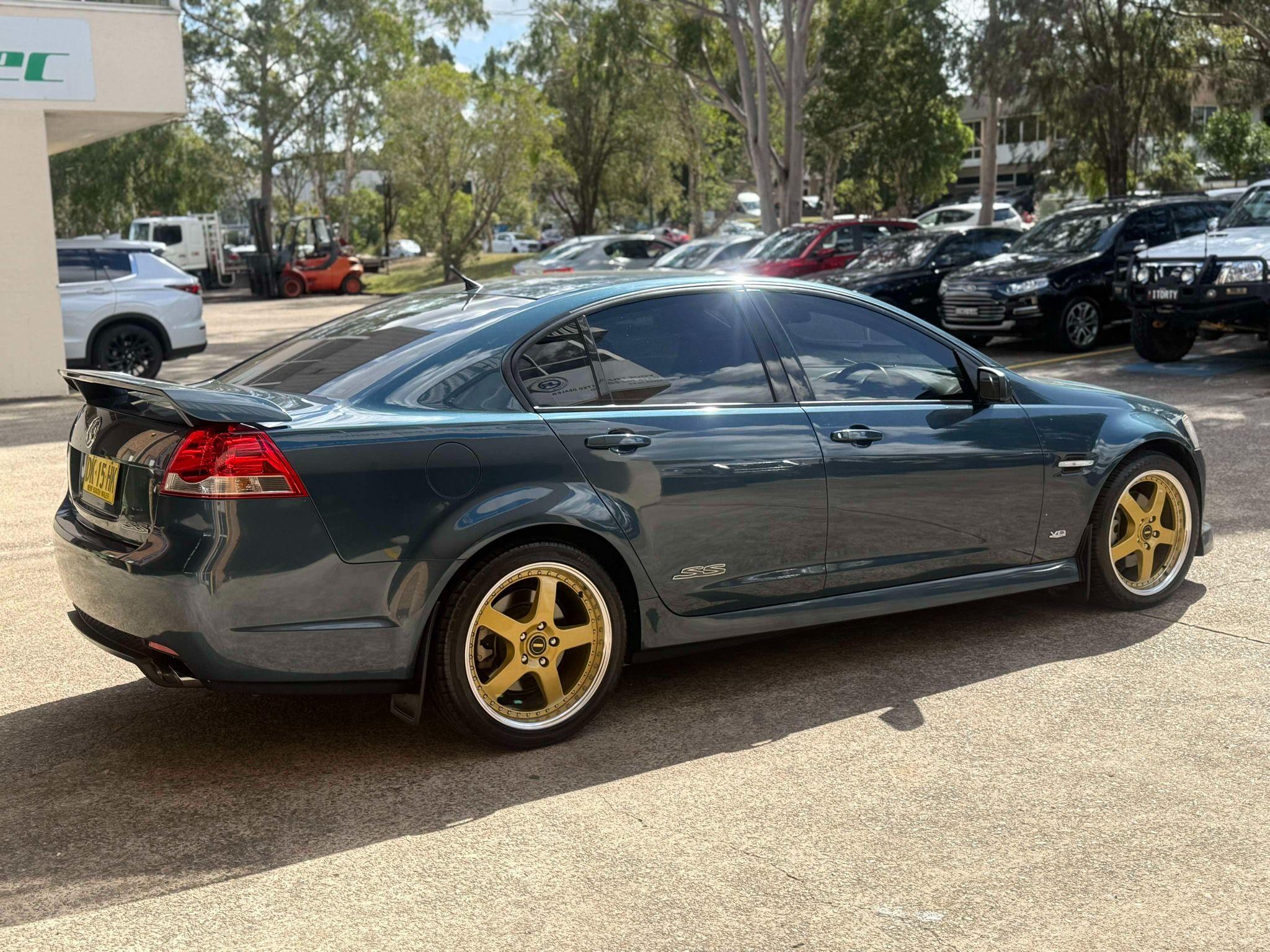 HOLDEN COMMODORE