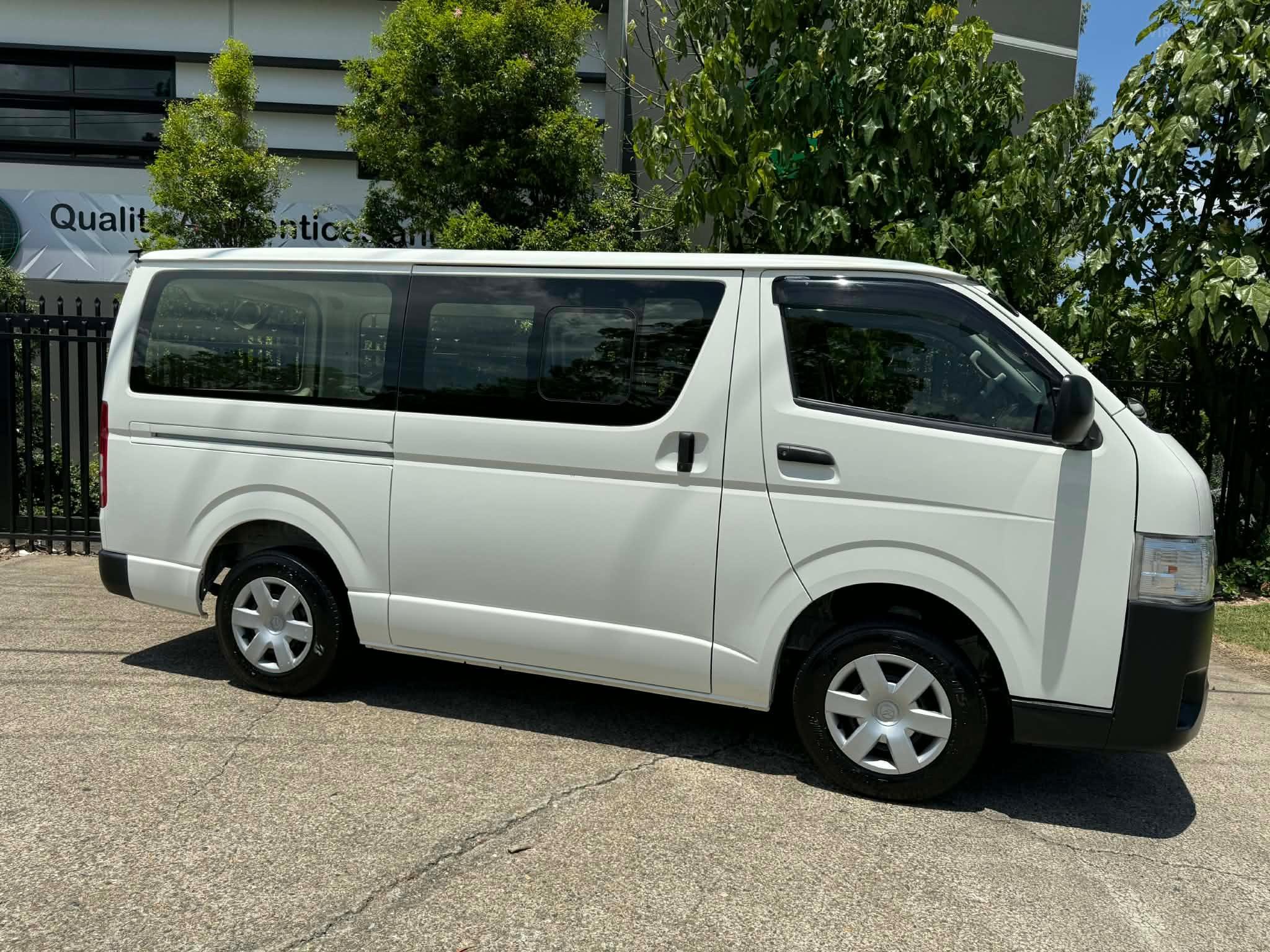 TOYOTA HIACE