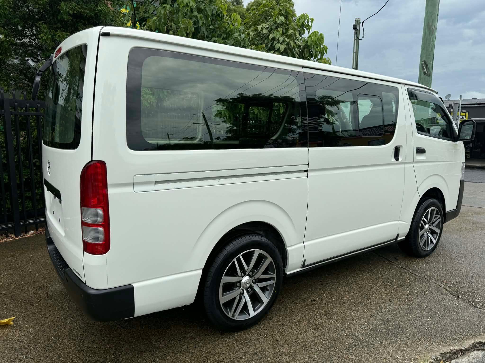 TOYOTA HIACE