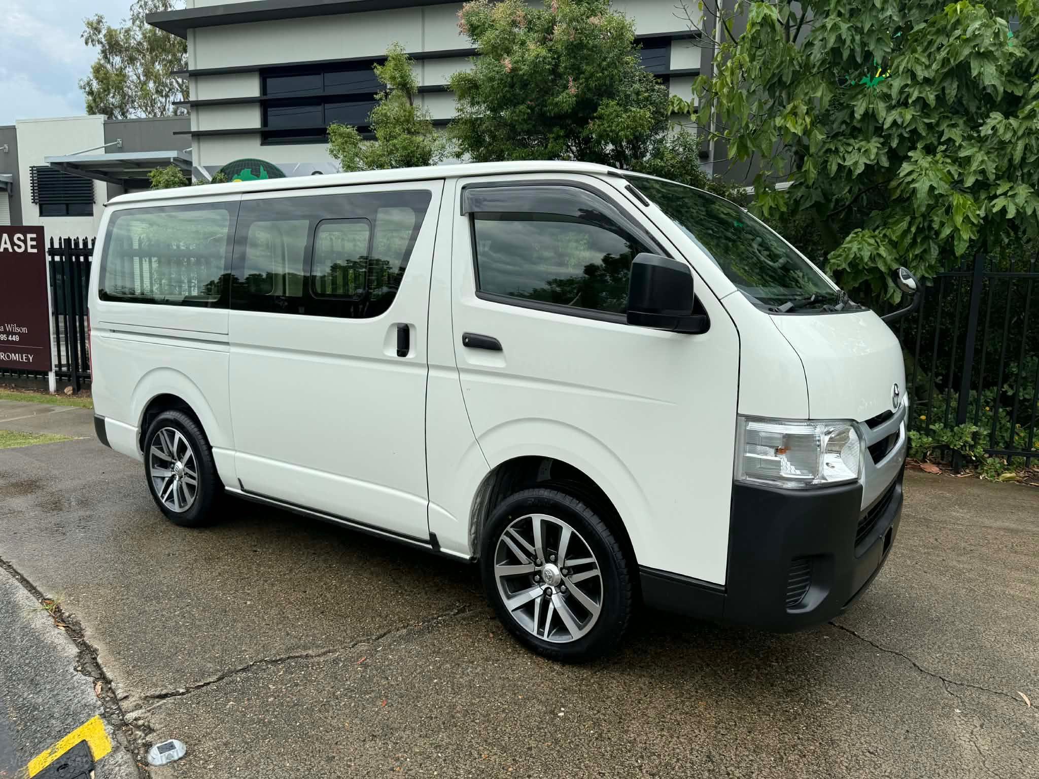 TOYOTA HIACE