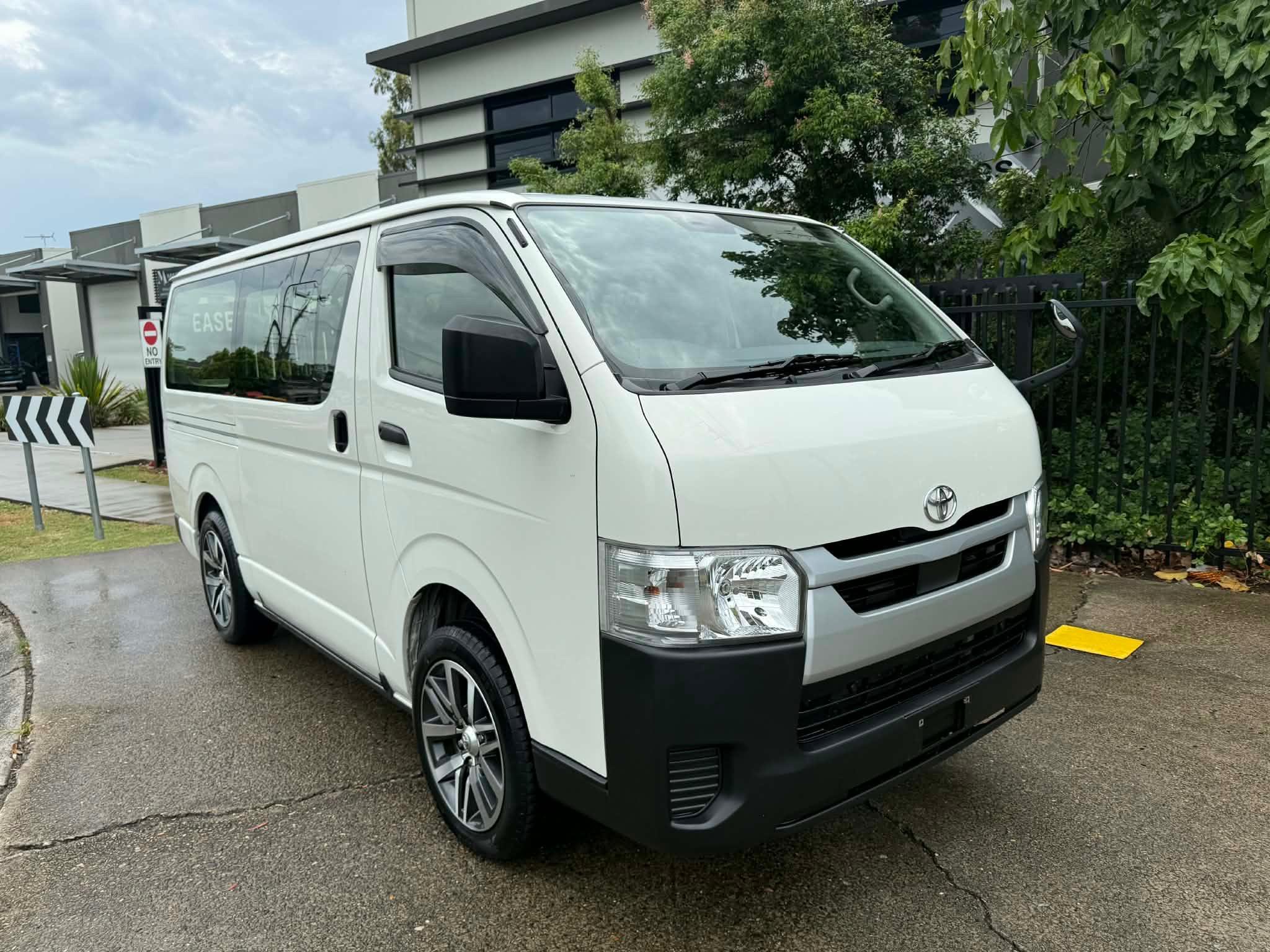 TOYOTA HIACE