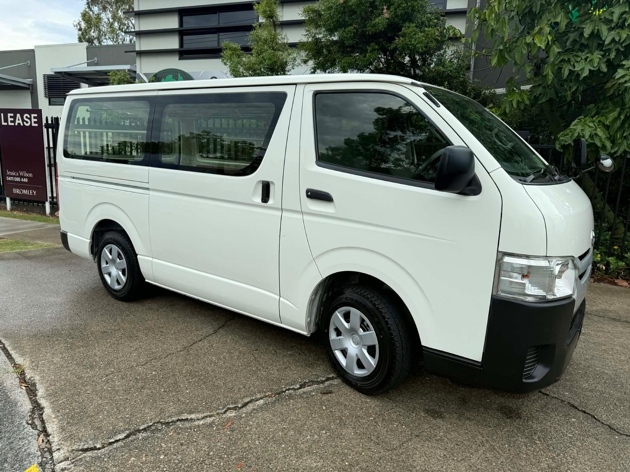 TOYOTA HIACE