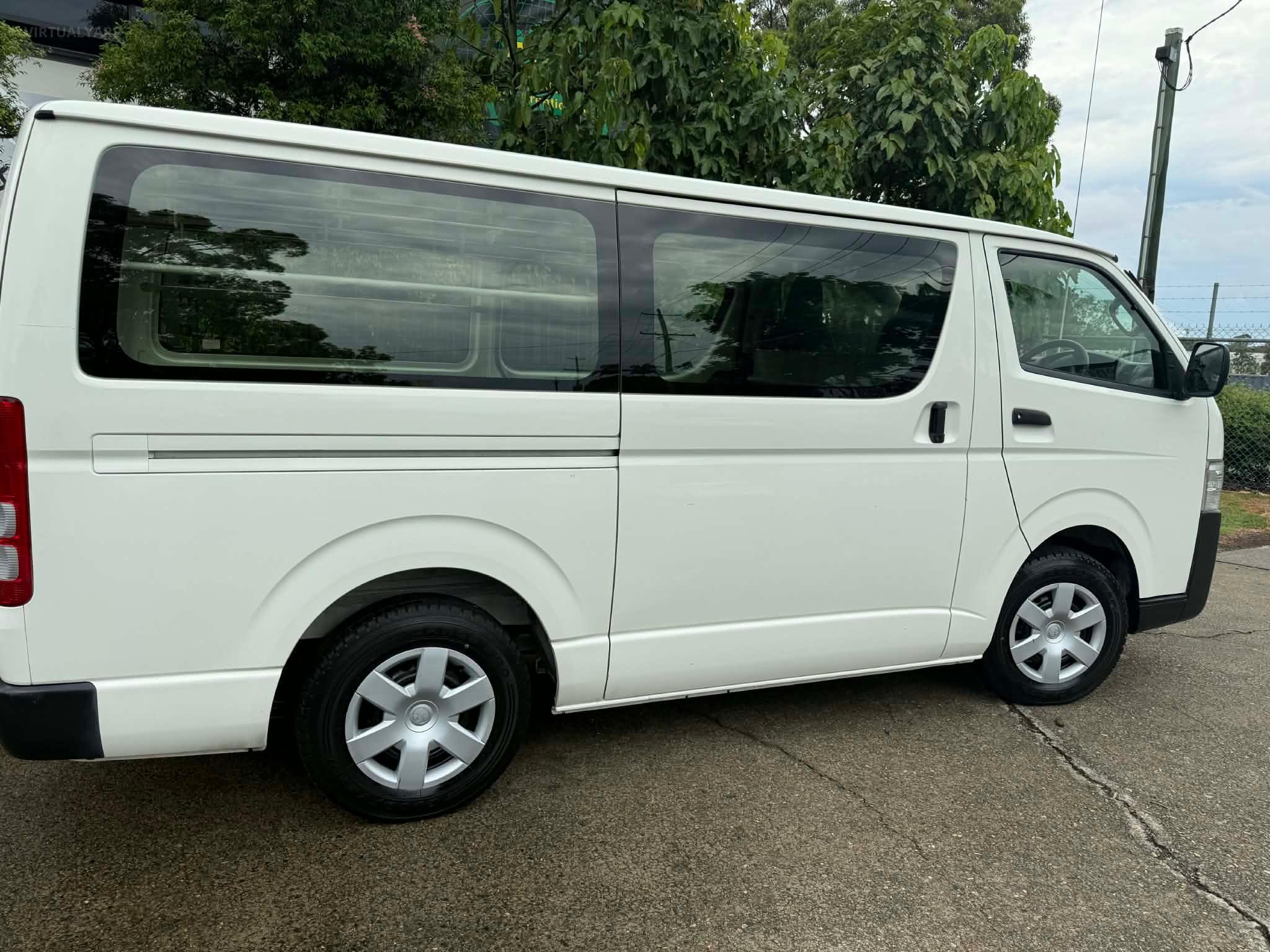 TOYOTA HIACE
