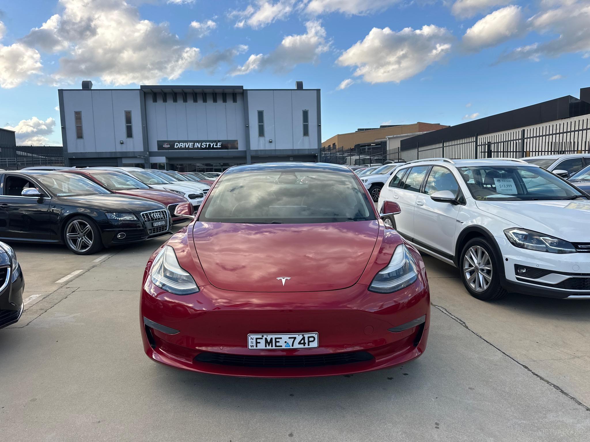 TESLA MODEL 3