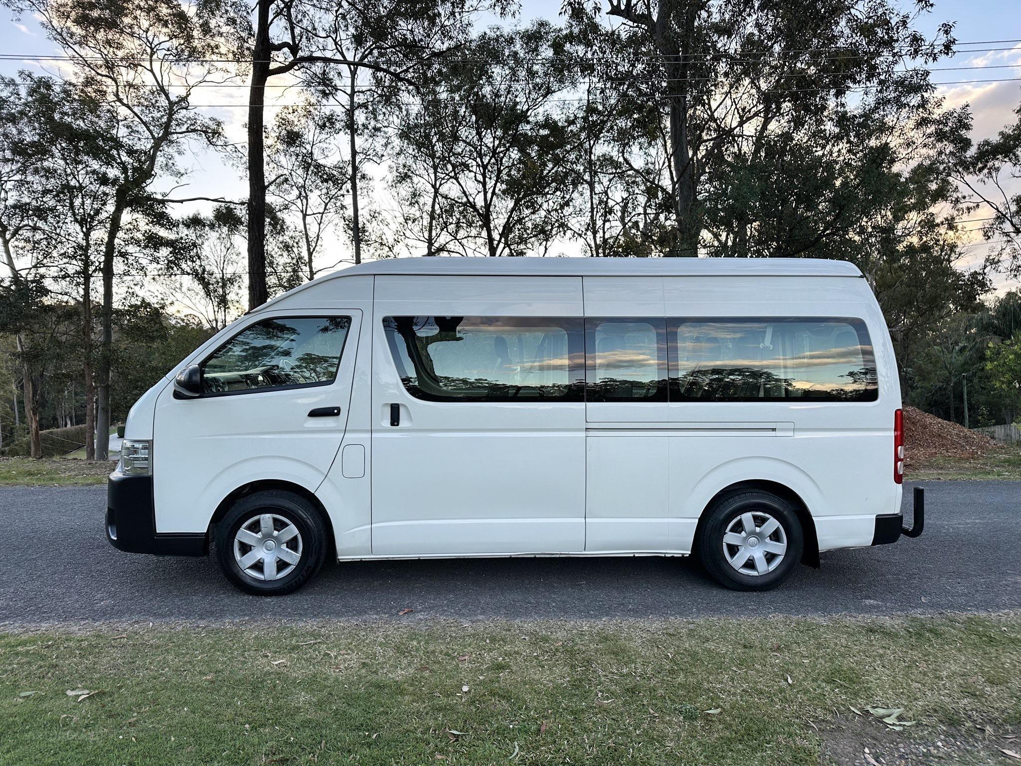 TOYOTA HIACE