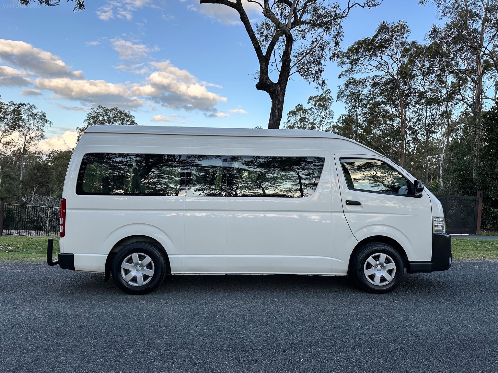 TOYOTA HIACE