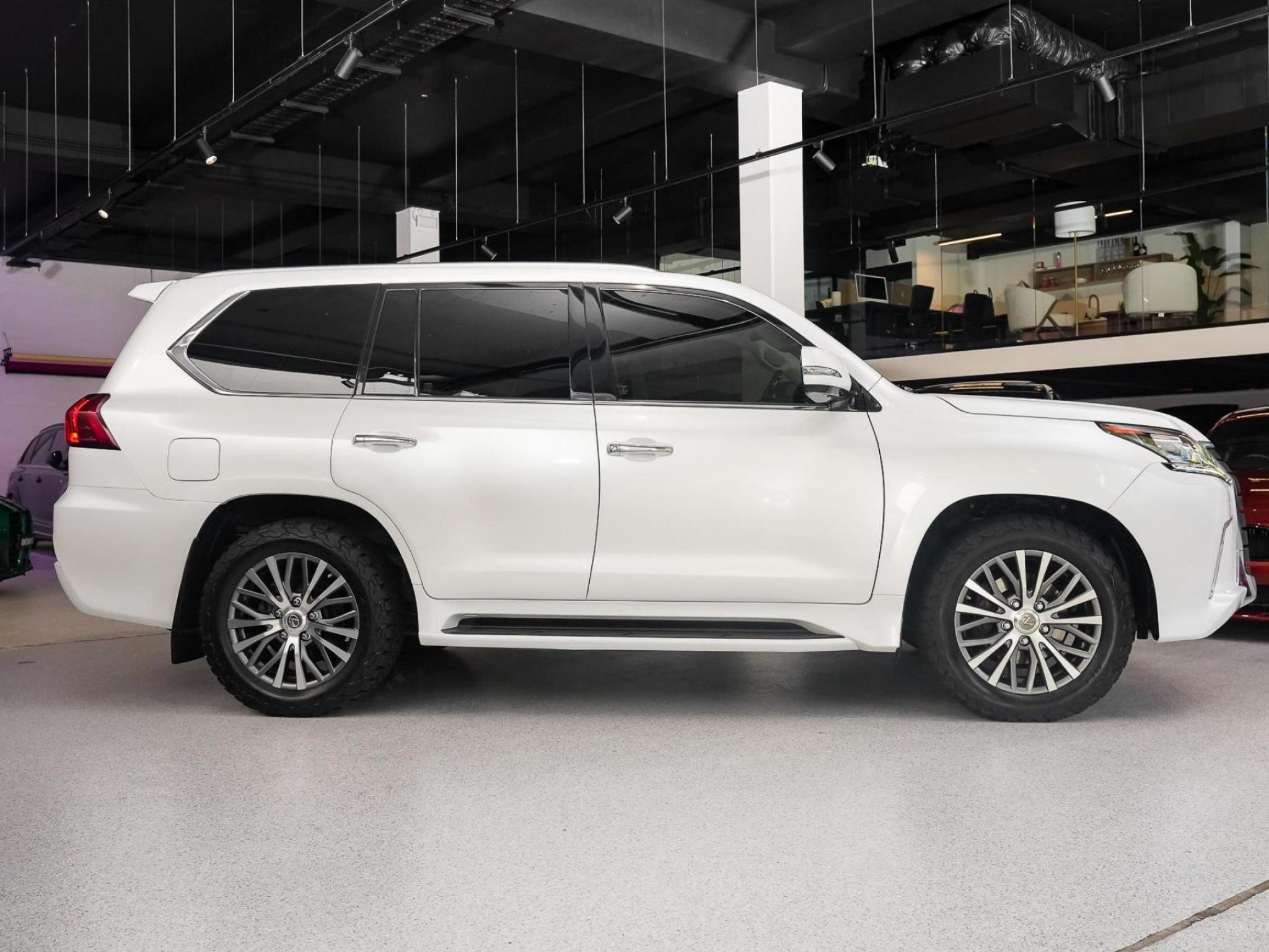 LEXUS LX570
