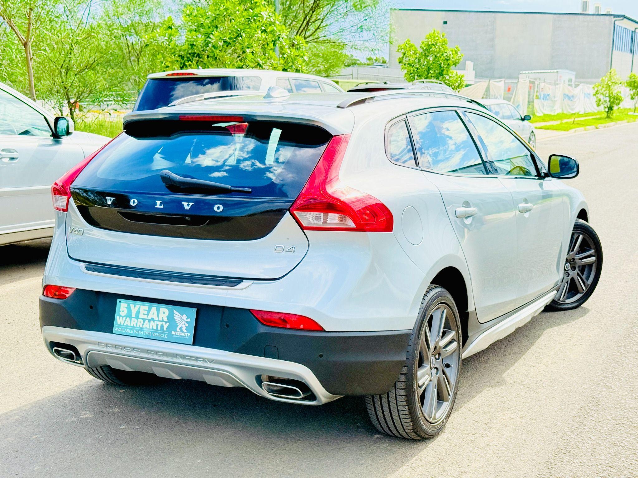 VOLVO V40