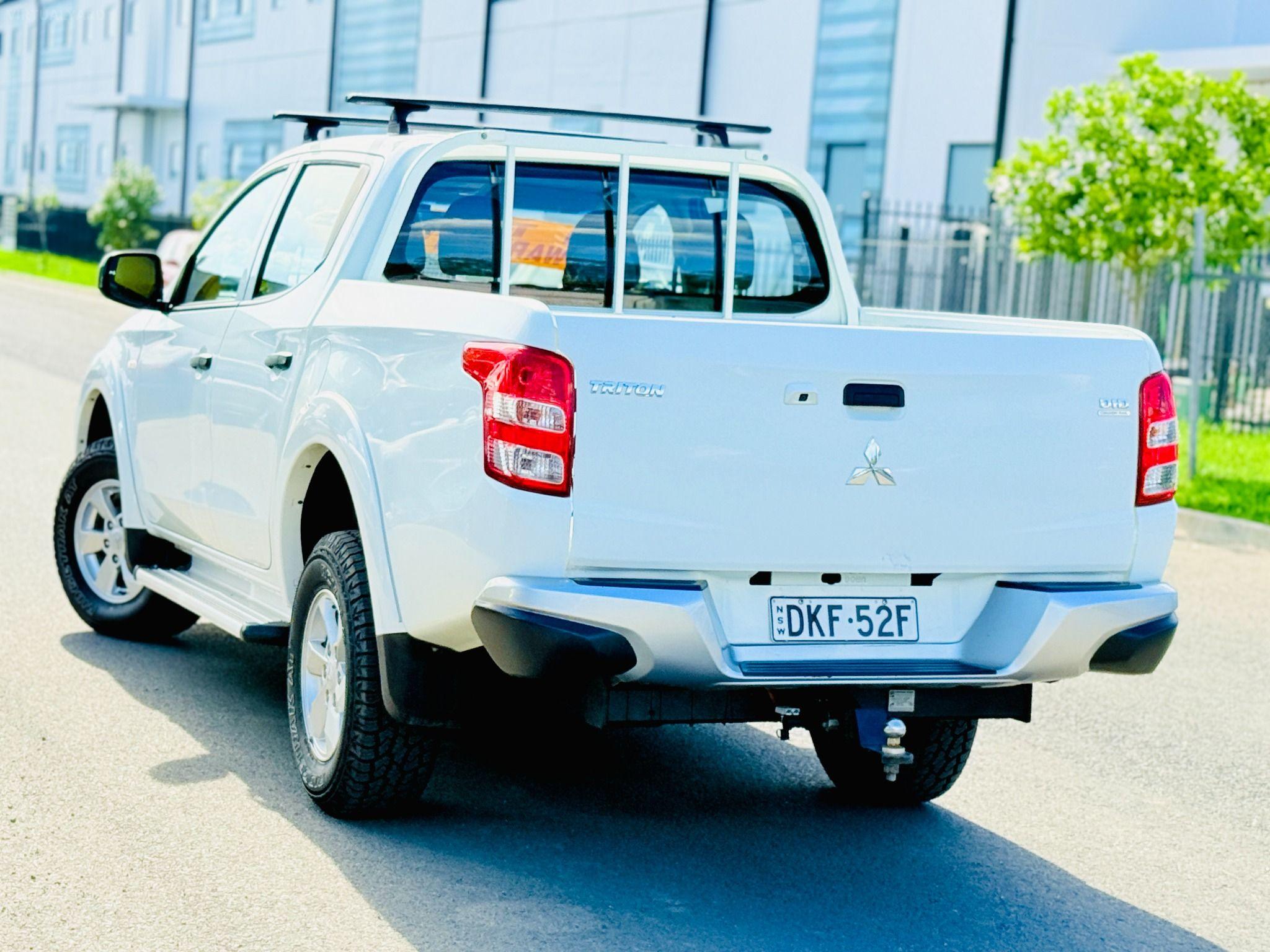 MITSUBISHI TRITON