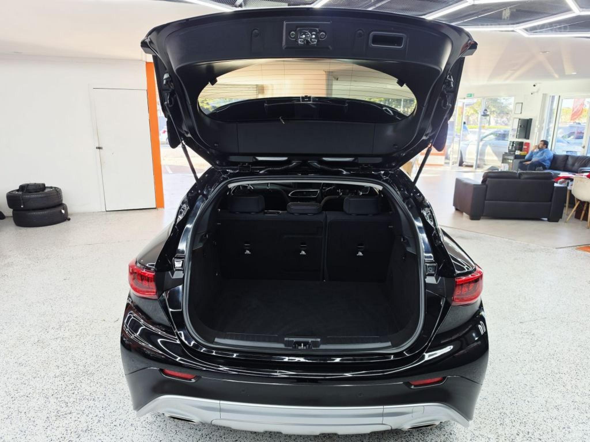 INFINITI QX30
