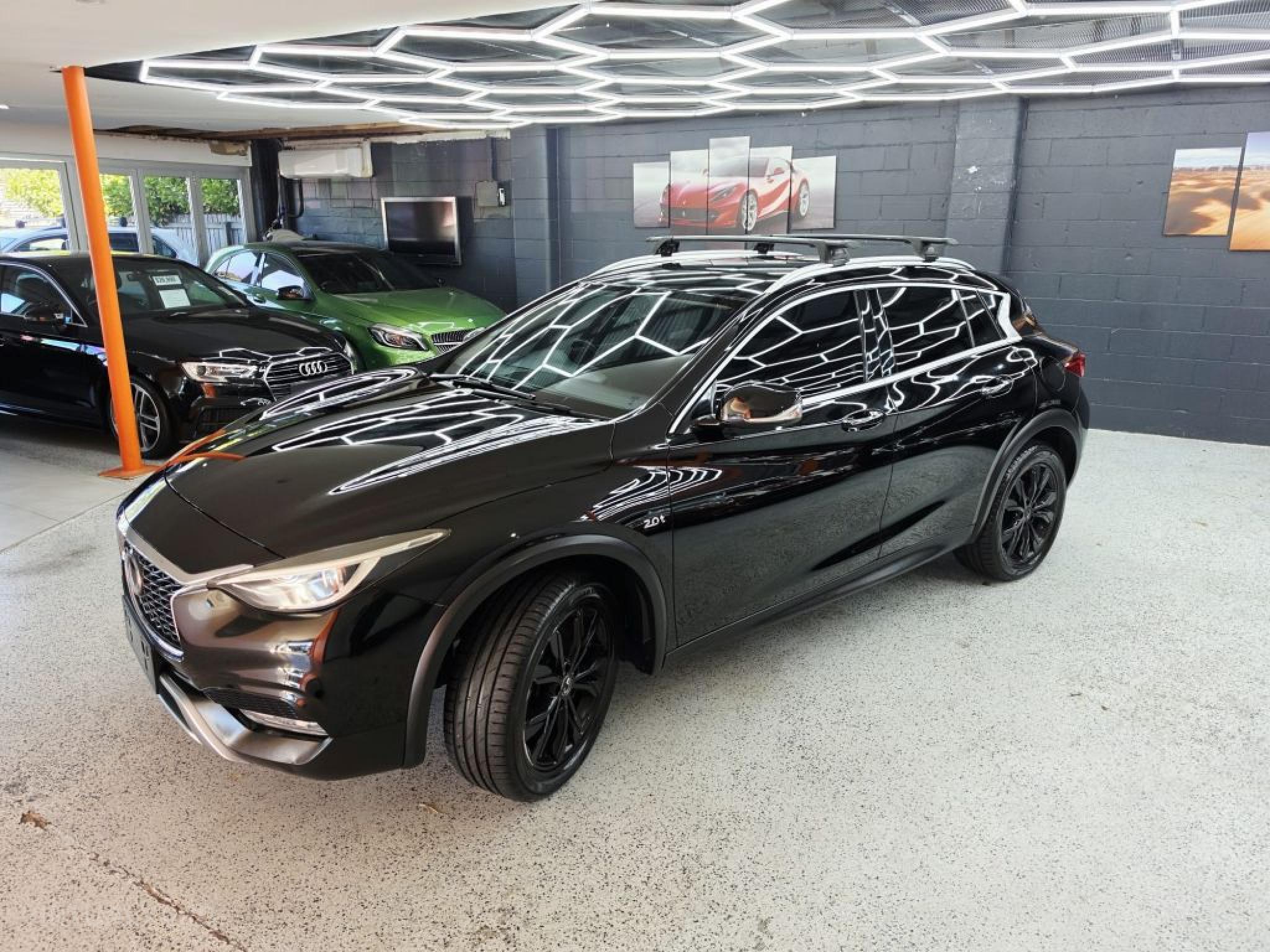 INFINITI QX30