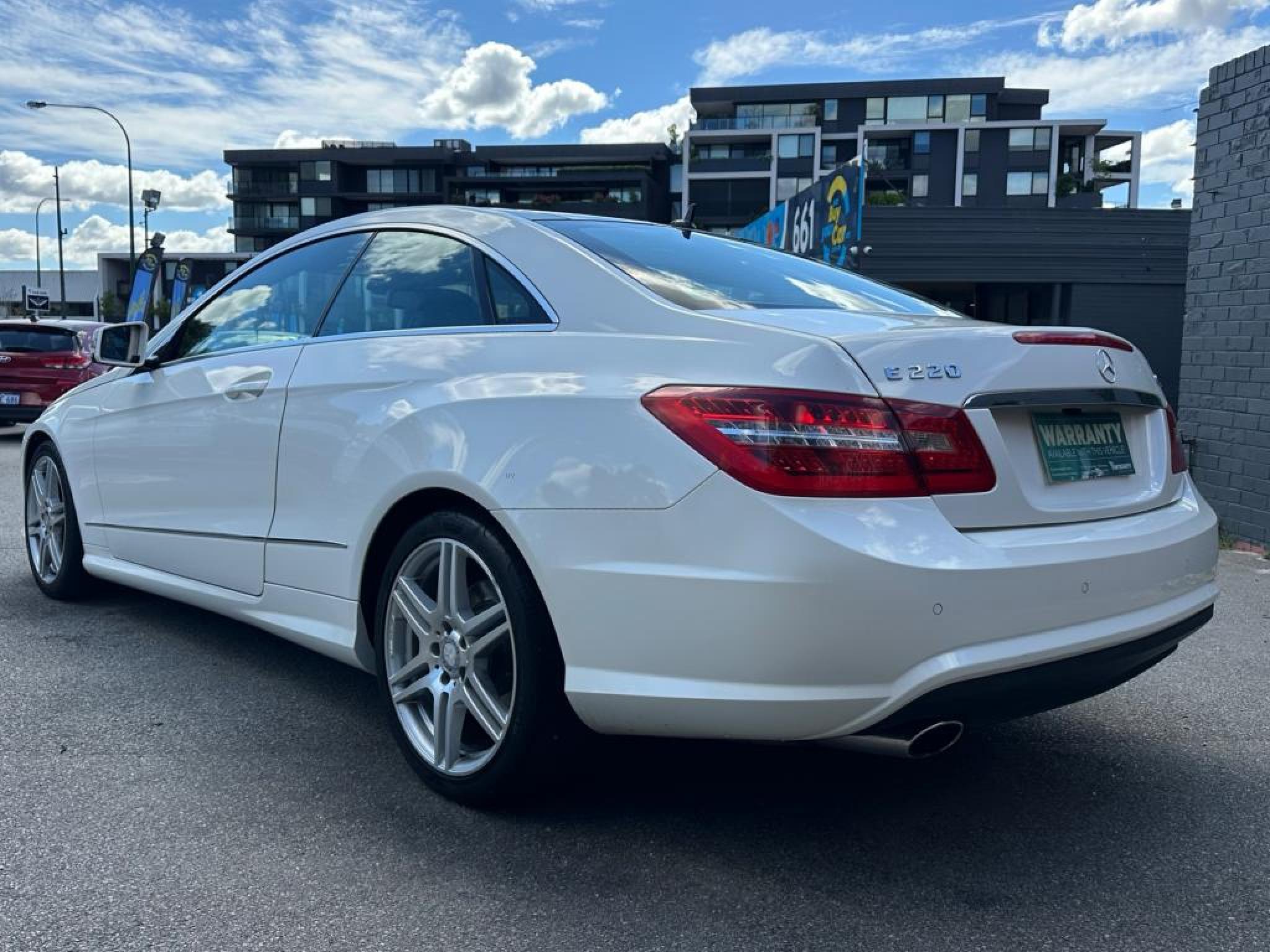 MERCEDES-BENZ E220