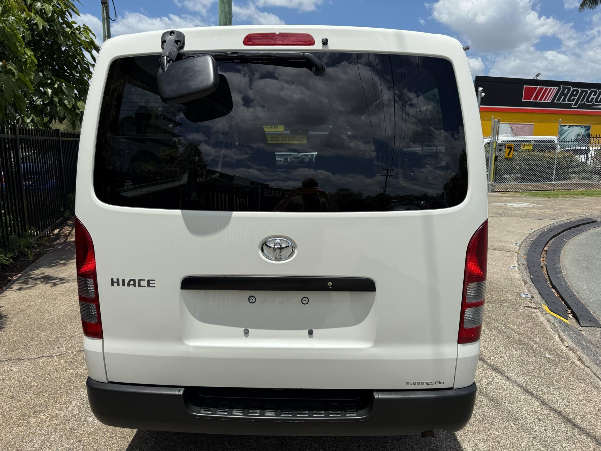 TOYOTA HIACE
