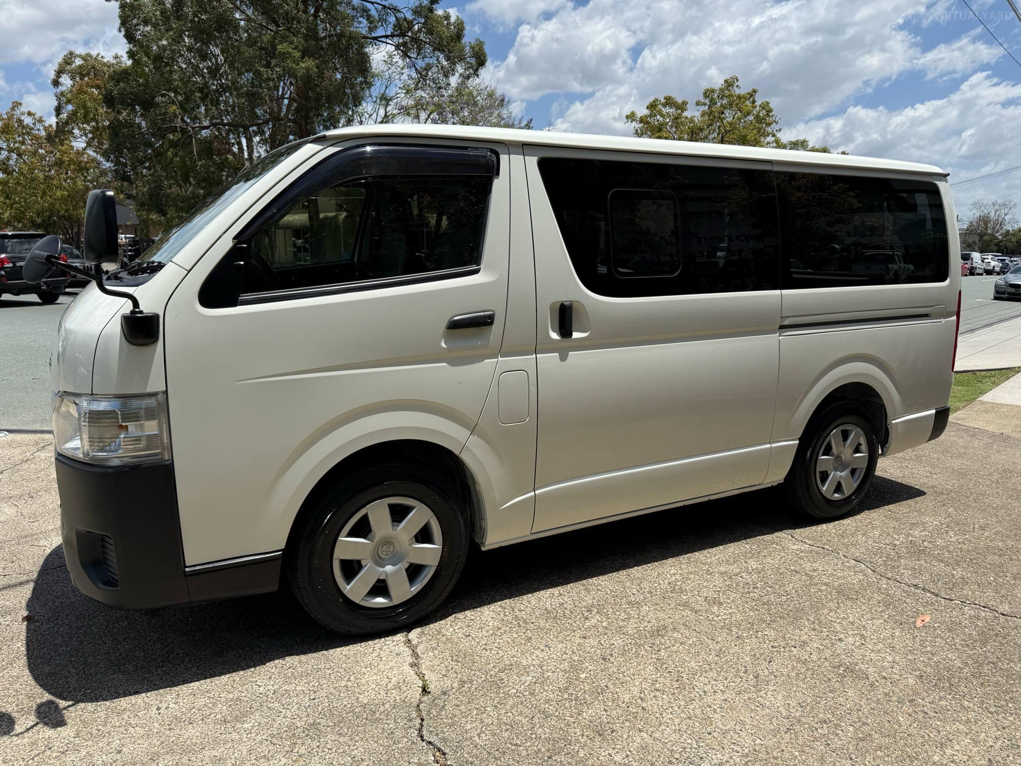 TOYOTA HIACE